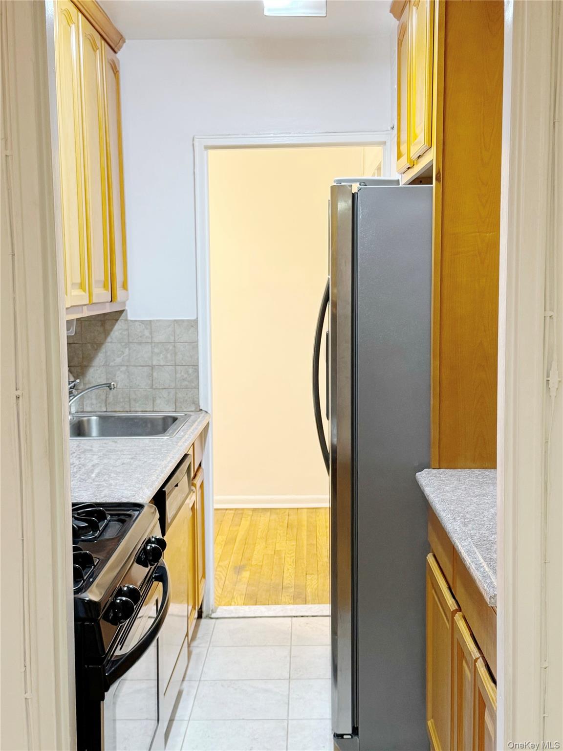 #7 photo, 142-05 Roosevelt Avenue, 法拉盛 Flushing , NY 11354