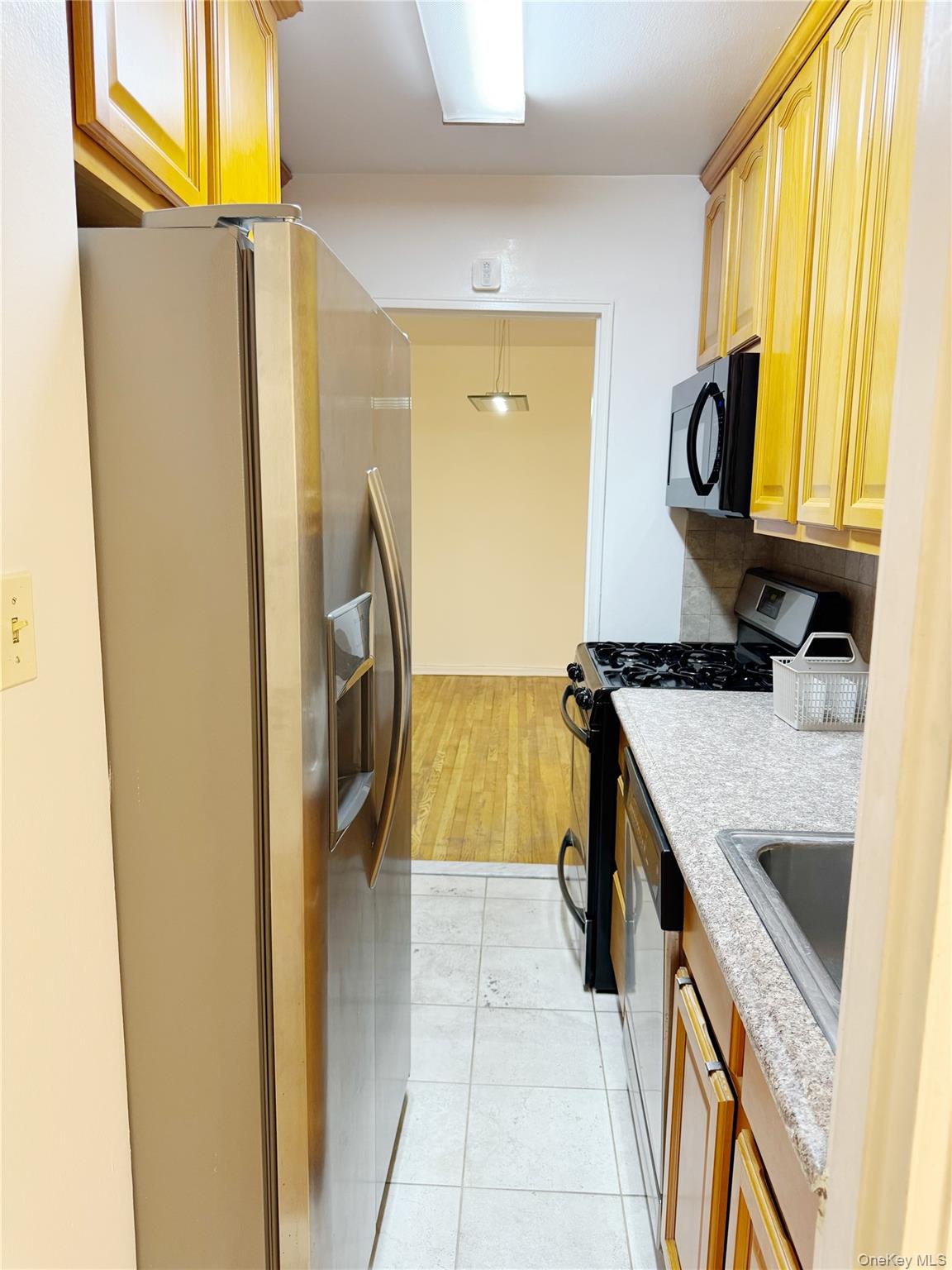 #8 photo, 142-05 Roosevelt Avenue, 法拉盛 Flushing , NY 11354