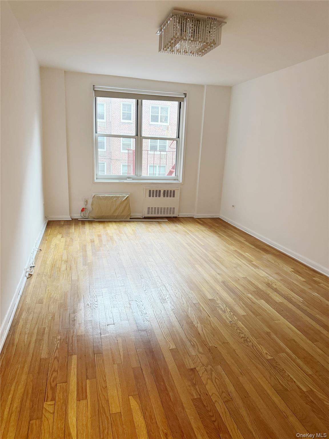 #9 photo, 142-05 Roosevelt Avenue, 法拉盛 Flushing , NY 11354