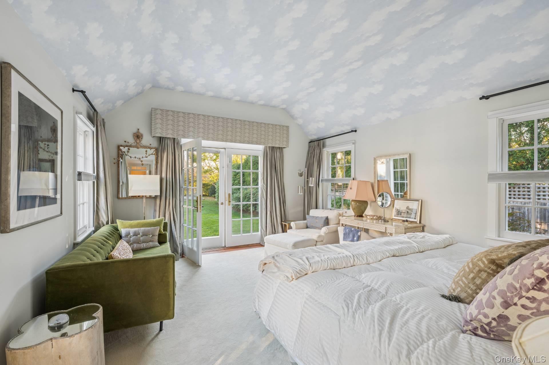 #11 photo, 94 Post Lane, Southampton , NY 11968