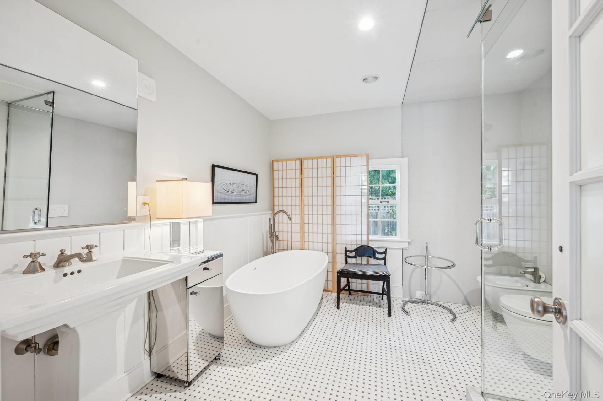 #12 photo, 94 Post Lane, Southampton , NY 11968