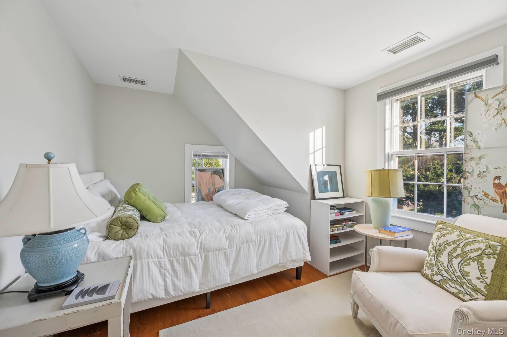 #15 photo, 94 Post Lane, Southampton , NY 11968