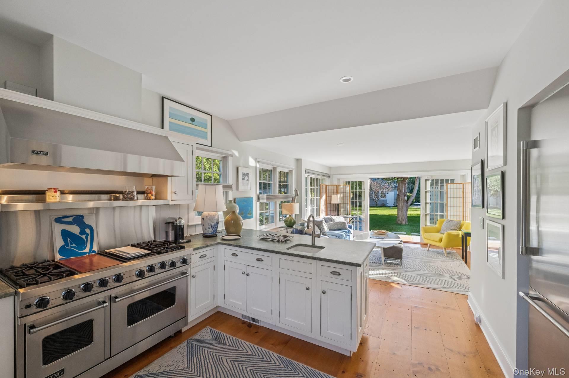 #18 photo, 94 Post Lane, Southampton , NY 11968