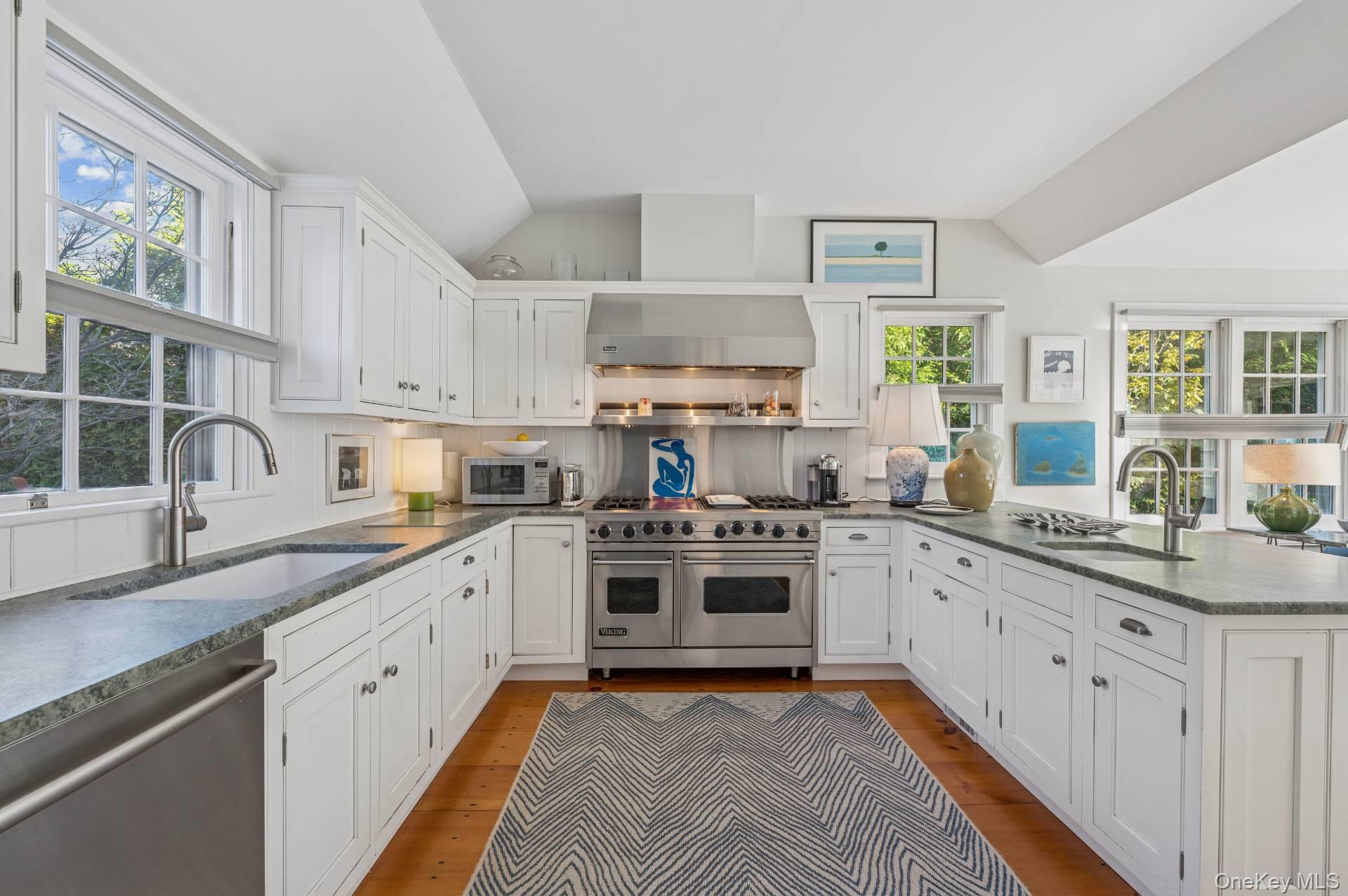 #19 photo, 94 Post Lane, Southampton , NY 11968