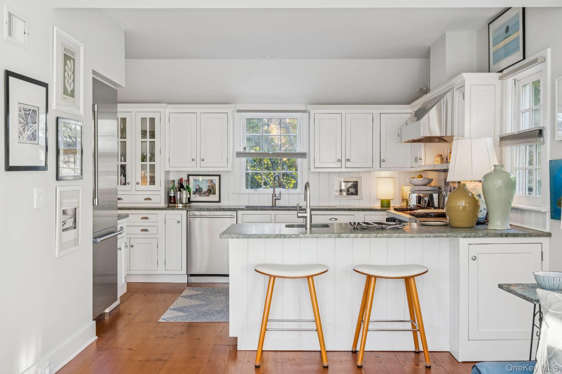 #20 photo, 94 Post Lane, Southampton , NY 11968