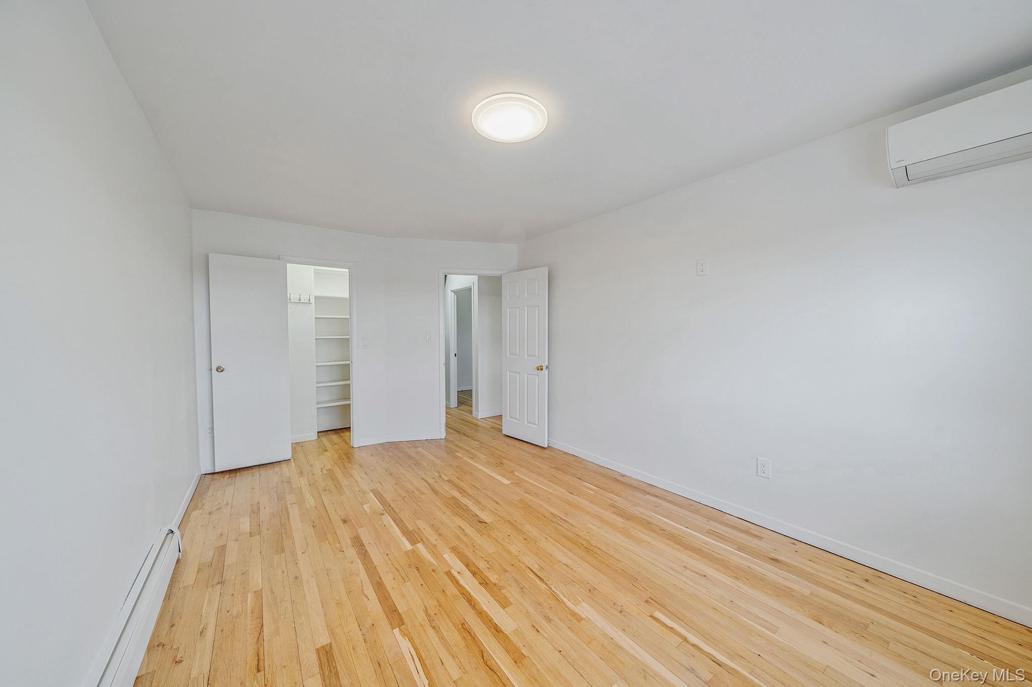 #12 photo, 2309 128th Street Street, कॉलेज पॉइंट College Point , NY 11356