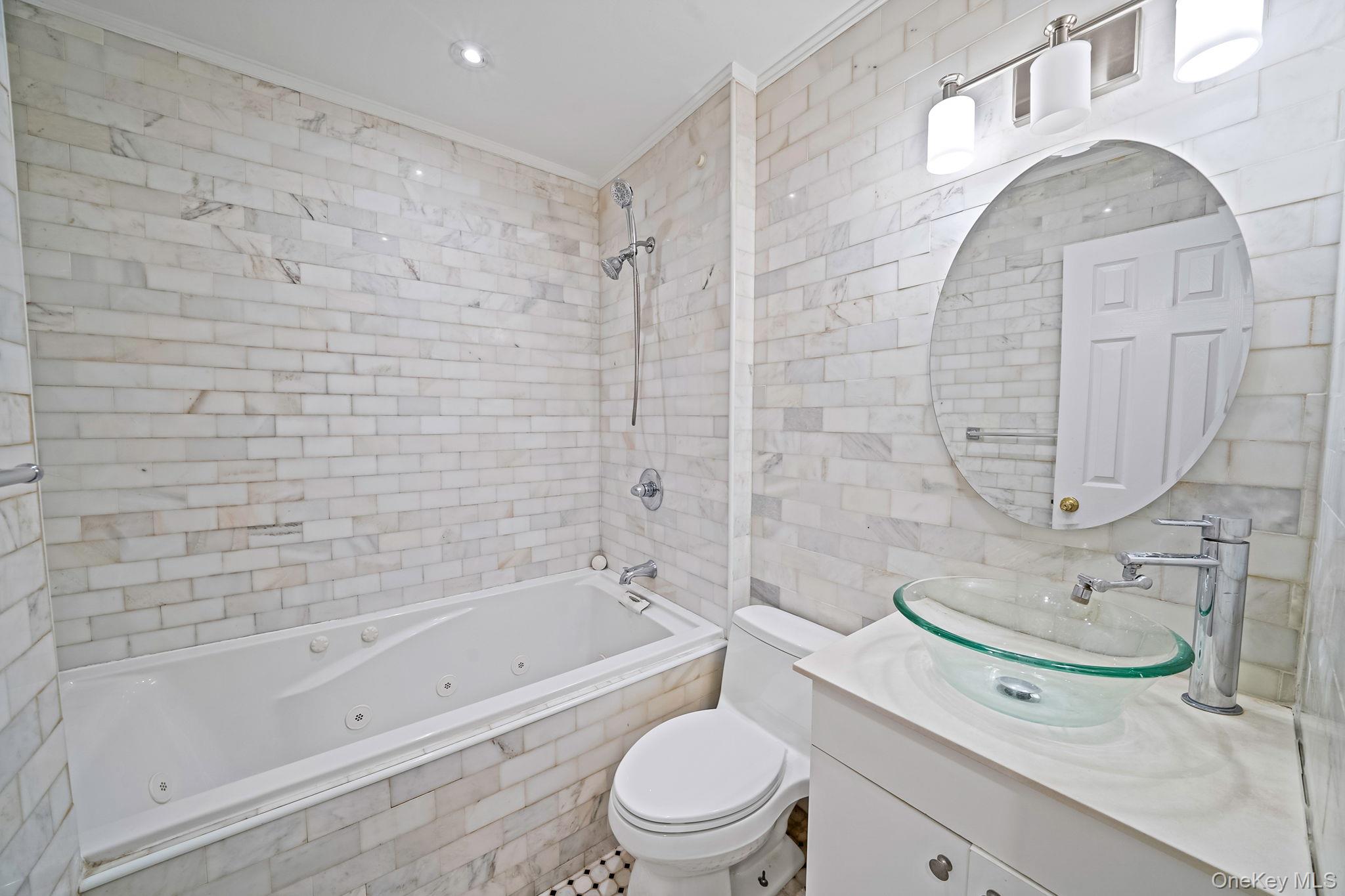 #15 photo, 2309 128th Street Street, कॉलेज पॉइंट College Point , NY 11356