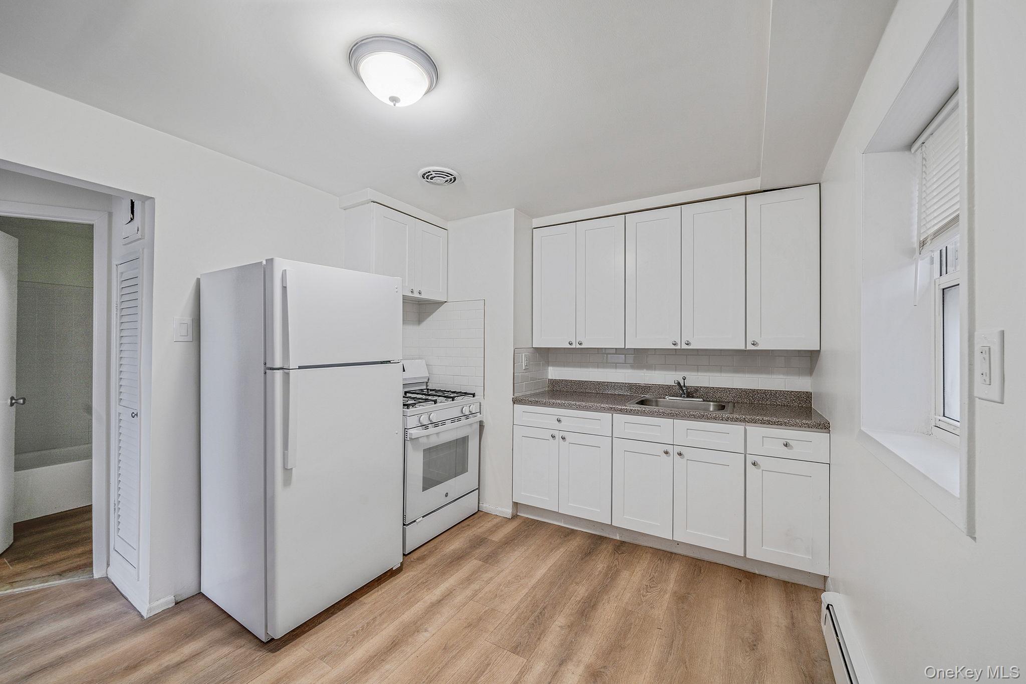 #17 photo, 2309 128th Street Street, कॉलेज पॉइंट College Point , NY 11356