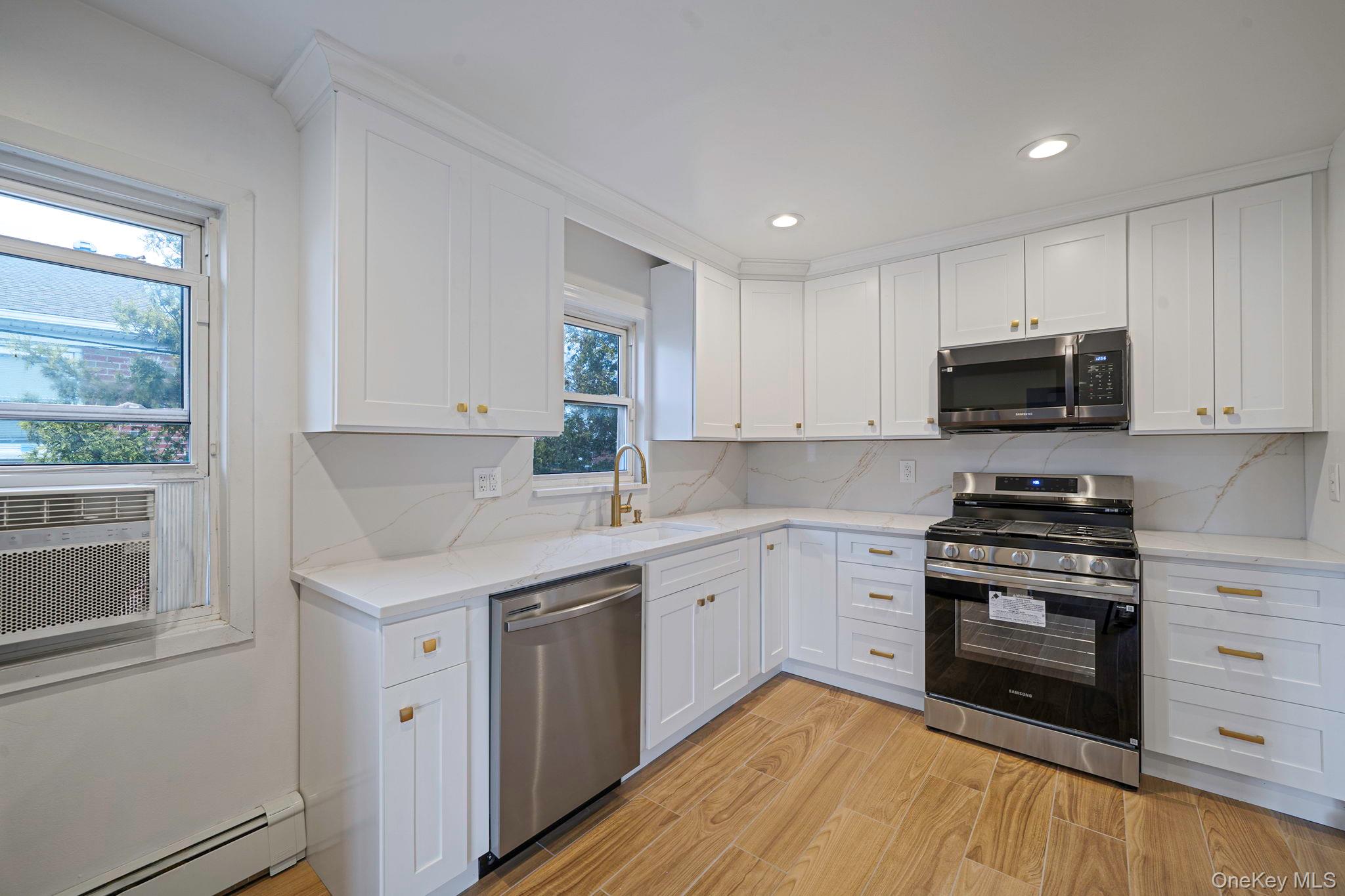 #8 photo, 2309 128th Street Street, कॉलेज पॉइंट College Point , NY 11356