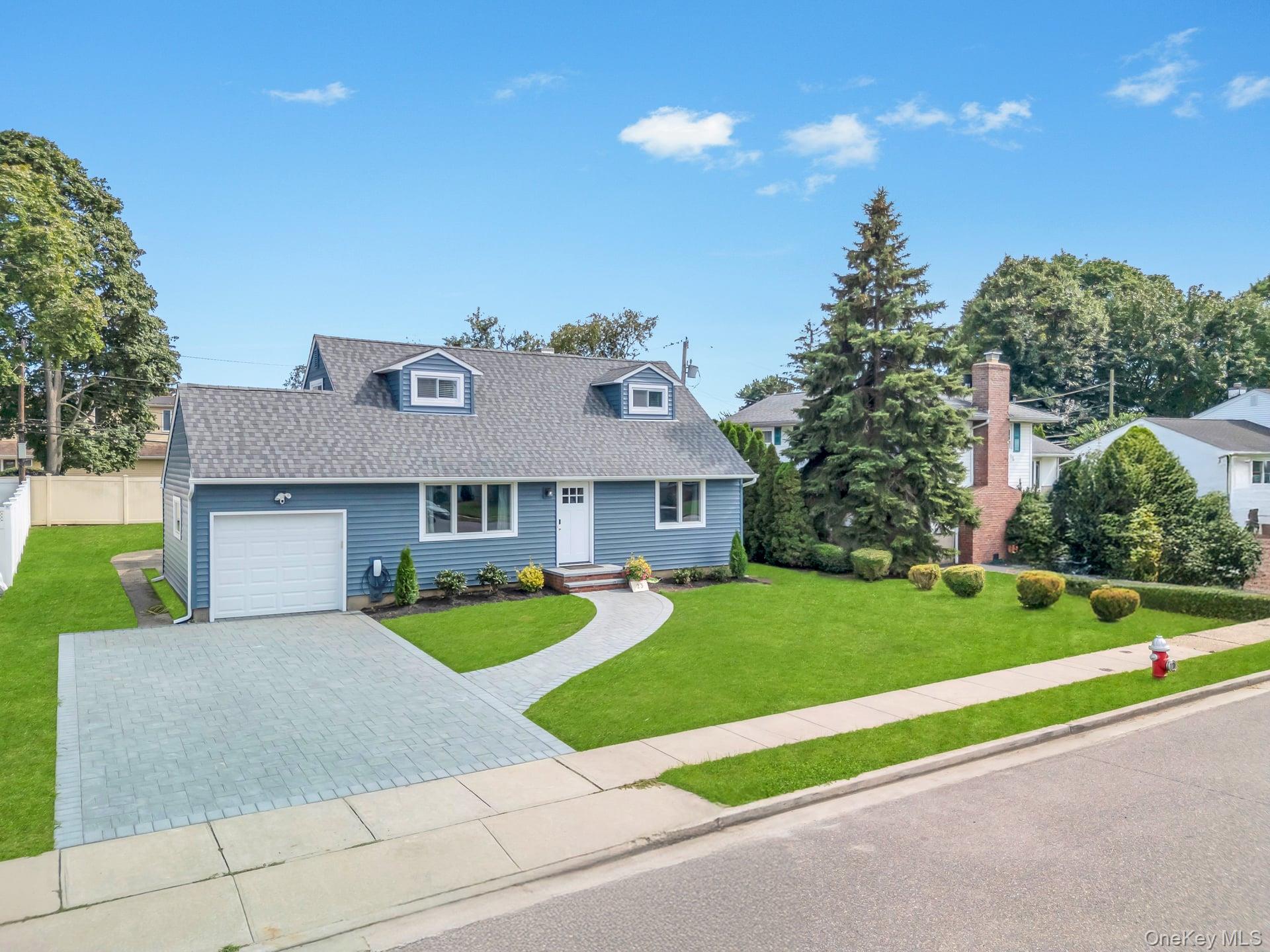 #2 photo, 23 Peachtree Lane, Hicksville , NY 11801