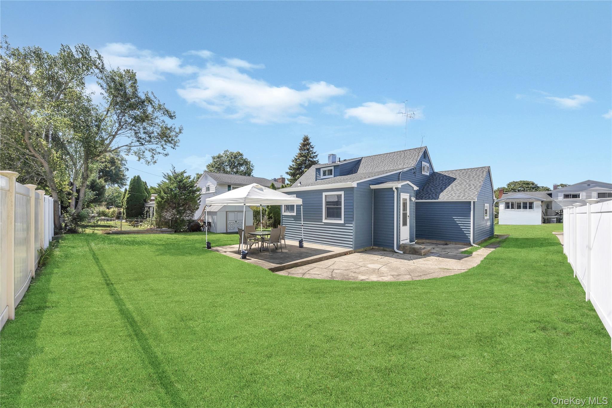 #3 photo, 23 Peachtree Lane, Hicksville , NY 11801