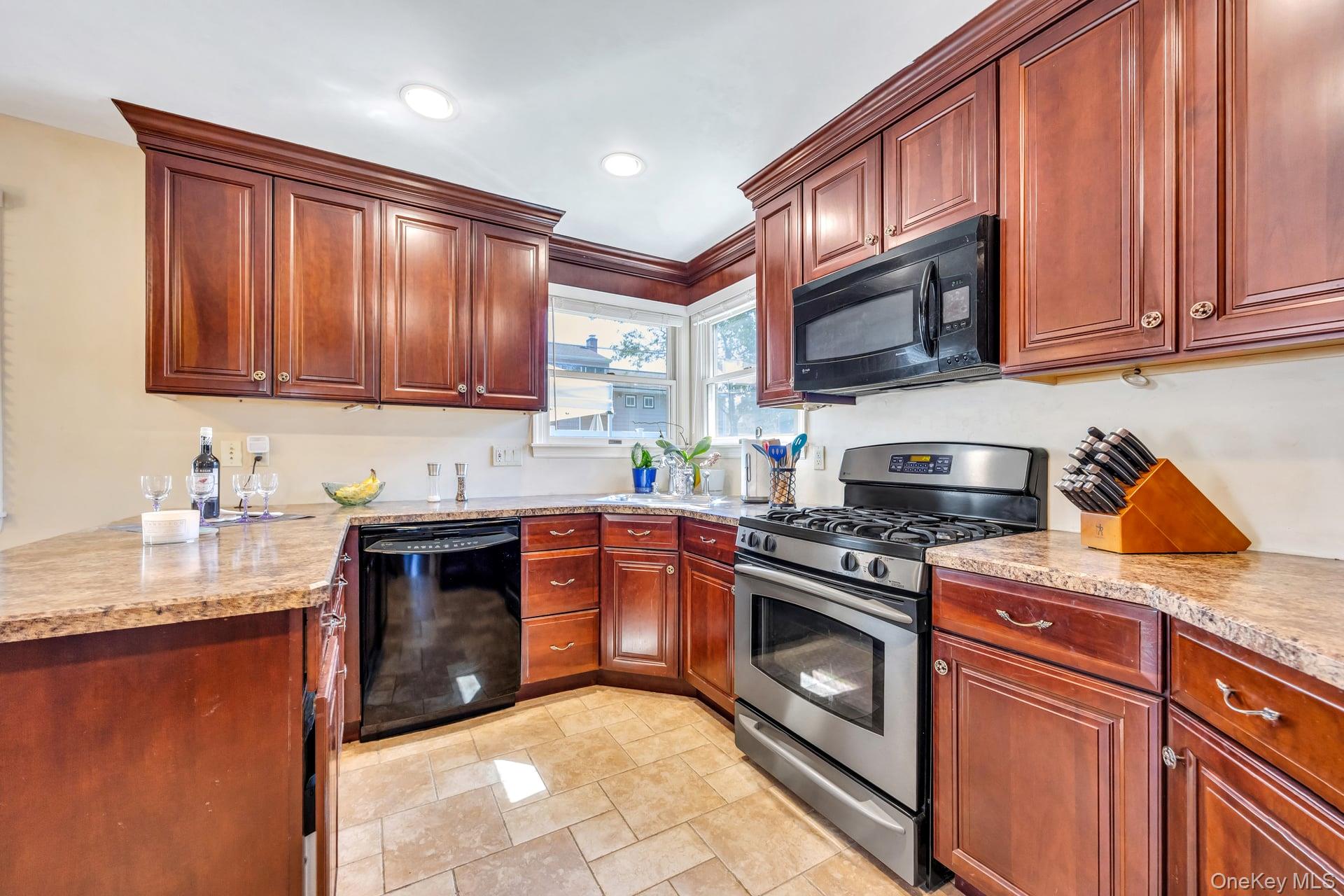 #7 photo, 23 Peachtree Lane, Hicksville , NY 11801