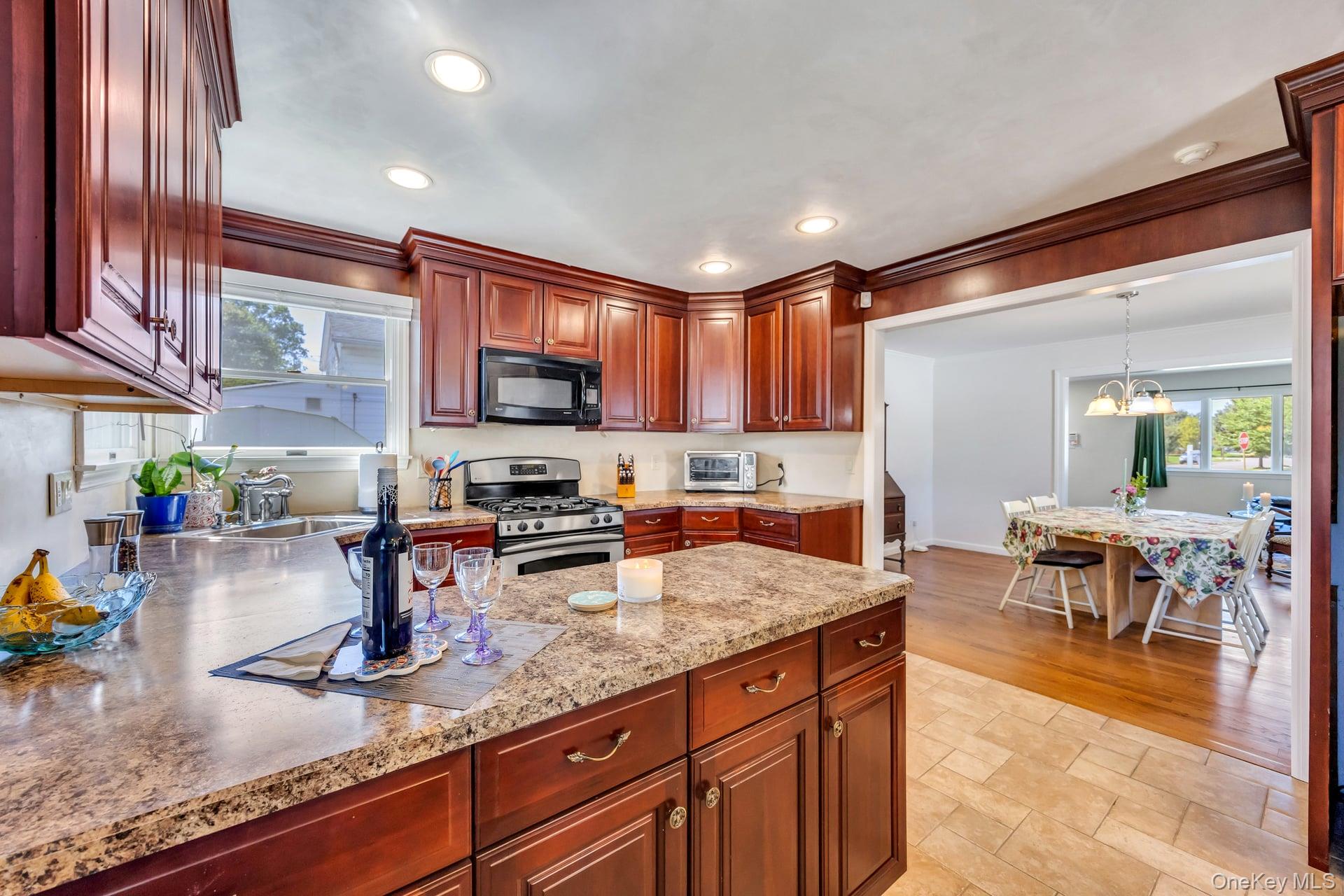 #8 photo, 23 Peachtree Lane, Hicksville , NY 11801