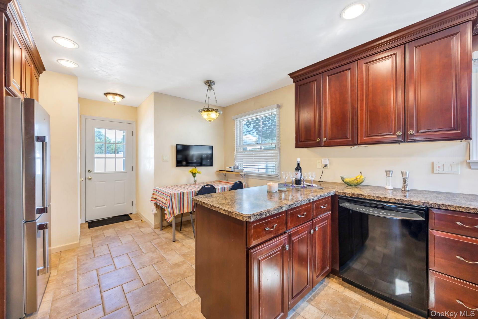 #9 photo, 23 Peachtree Lane, Hicksville , NY 11801