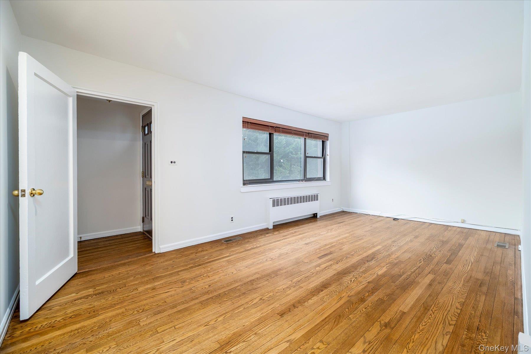 #3 photo, 105 15th Street, Garden City , NY 11530