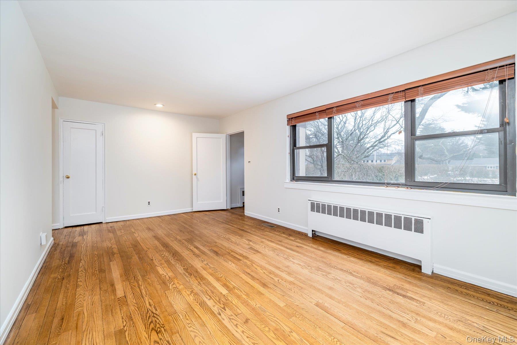 #4 photo, 105 15th Street, Garden City , NY 11530