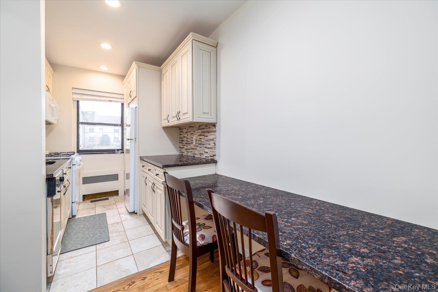 #7 photo, 105 15th Street, Garden City , NY 11530