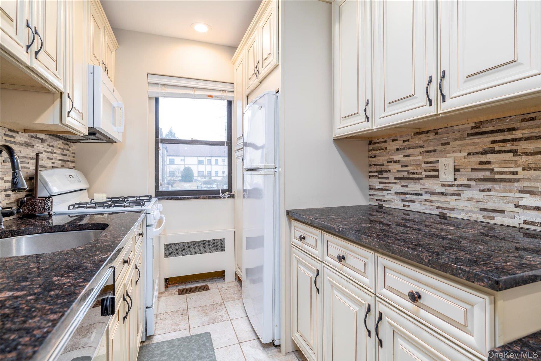 #8 photo, 105 15th Street, Garden City , NY 11530