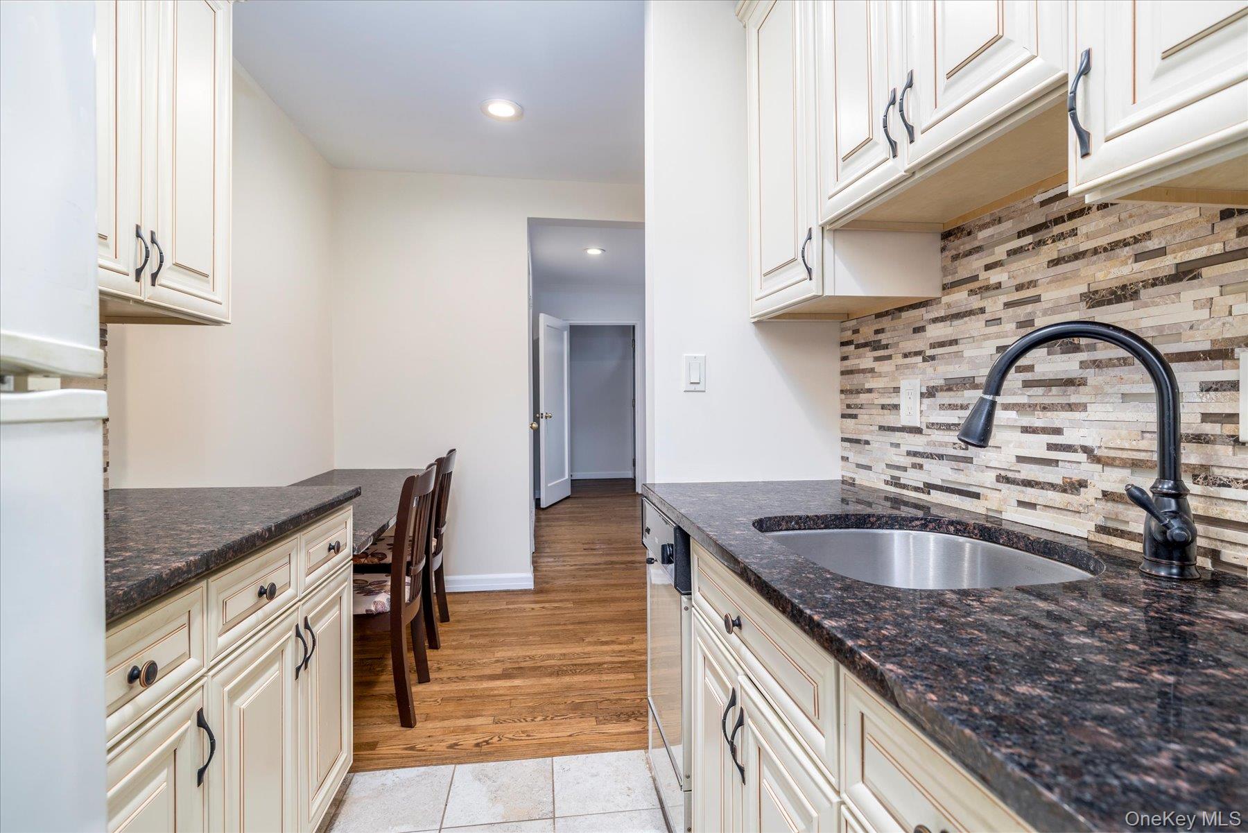 #9 photo, 105 15th Street, Garden City , NY 11530