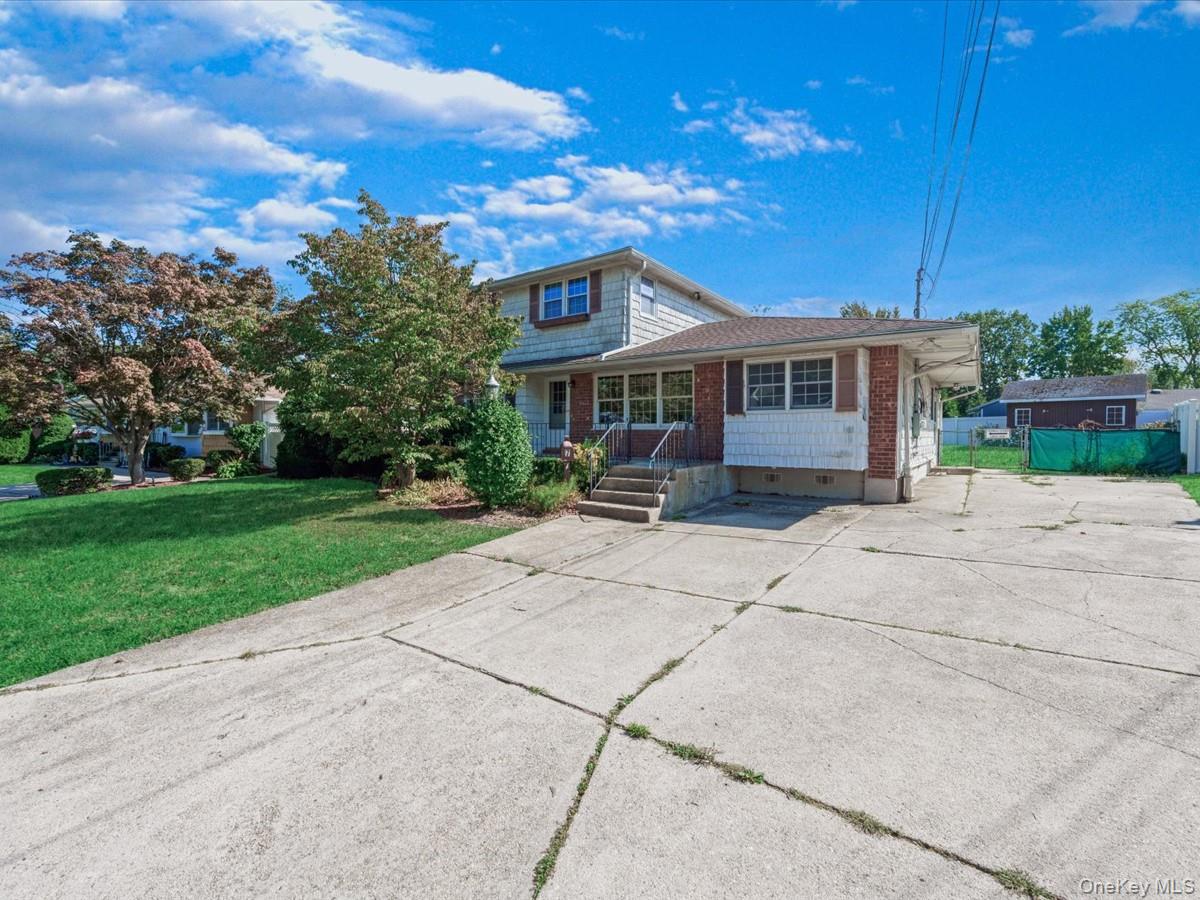 #4 photo, 7 Romeo Lane, Commack , NY 11725