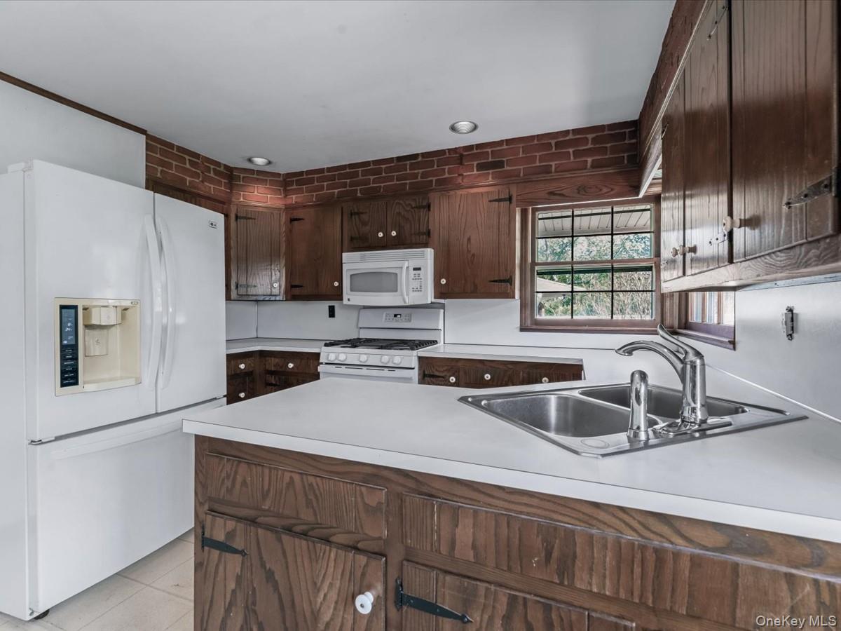 #6 photo, 7 Romeo Lane, Commack , NY 11725