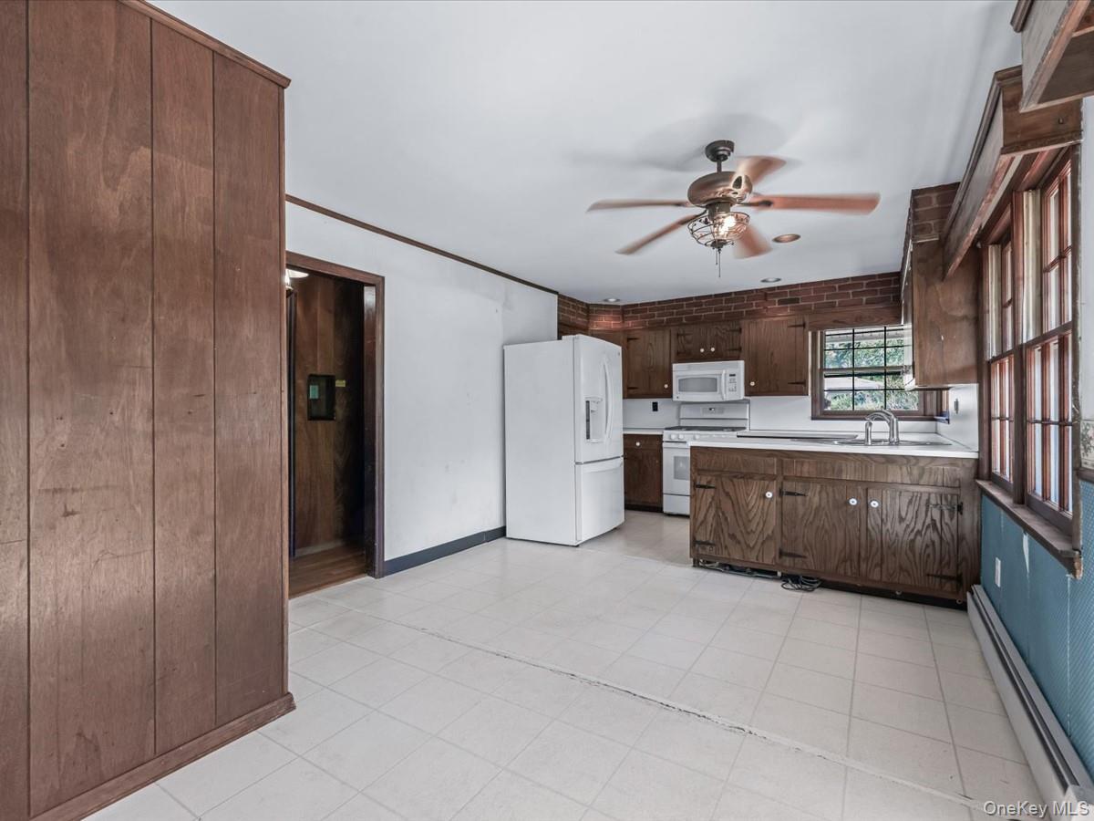 #8 photo, 7 Romeo Lane, Commack , NY 11725