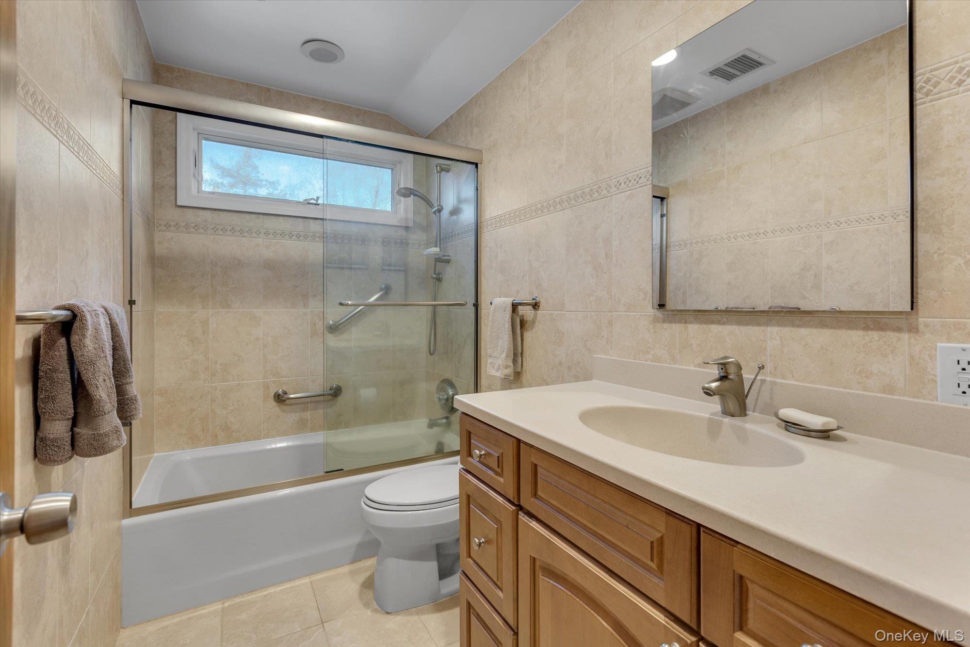 #14 photo, 19 Capitol Place, Саффолк ‖ South Huntington , NY 11746