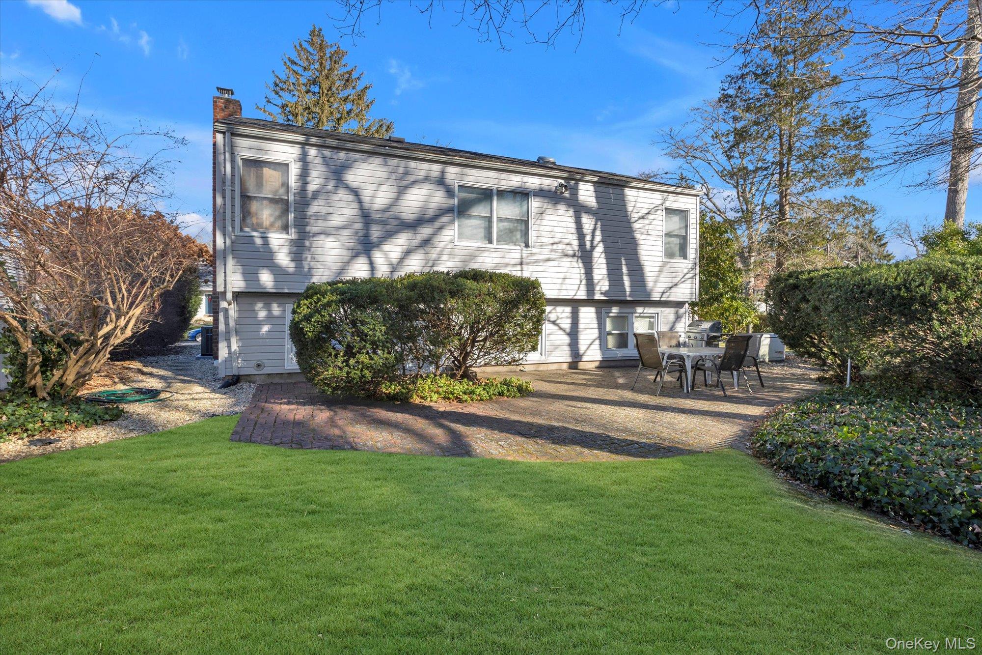 #19 photo, 19 Capitol Place, Саффолк ‖ South Huntington , NY 11746