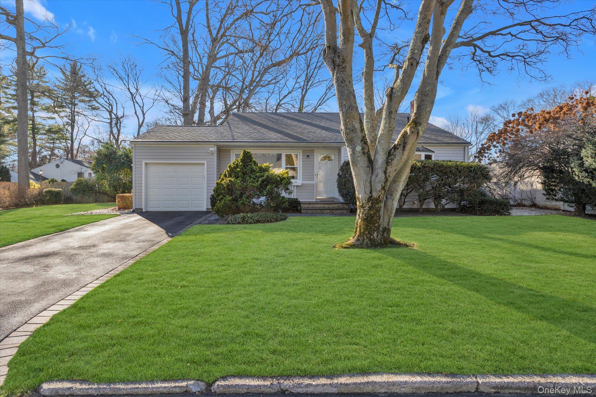 #3 photo, 19 Capitol Place, Саффолк ‖ South Huntington , NY 11746