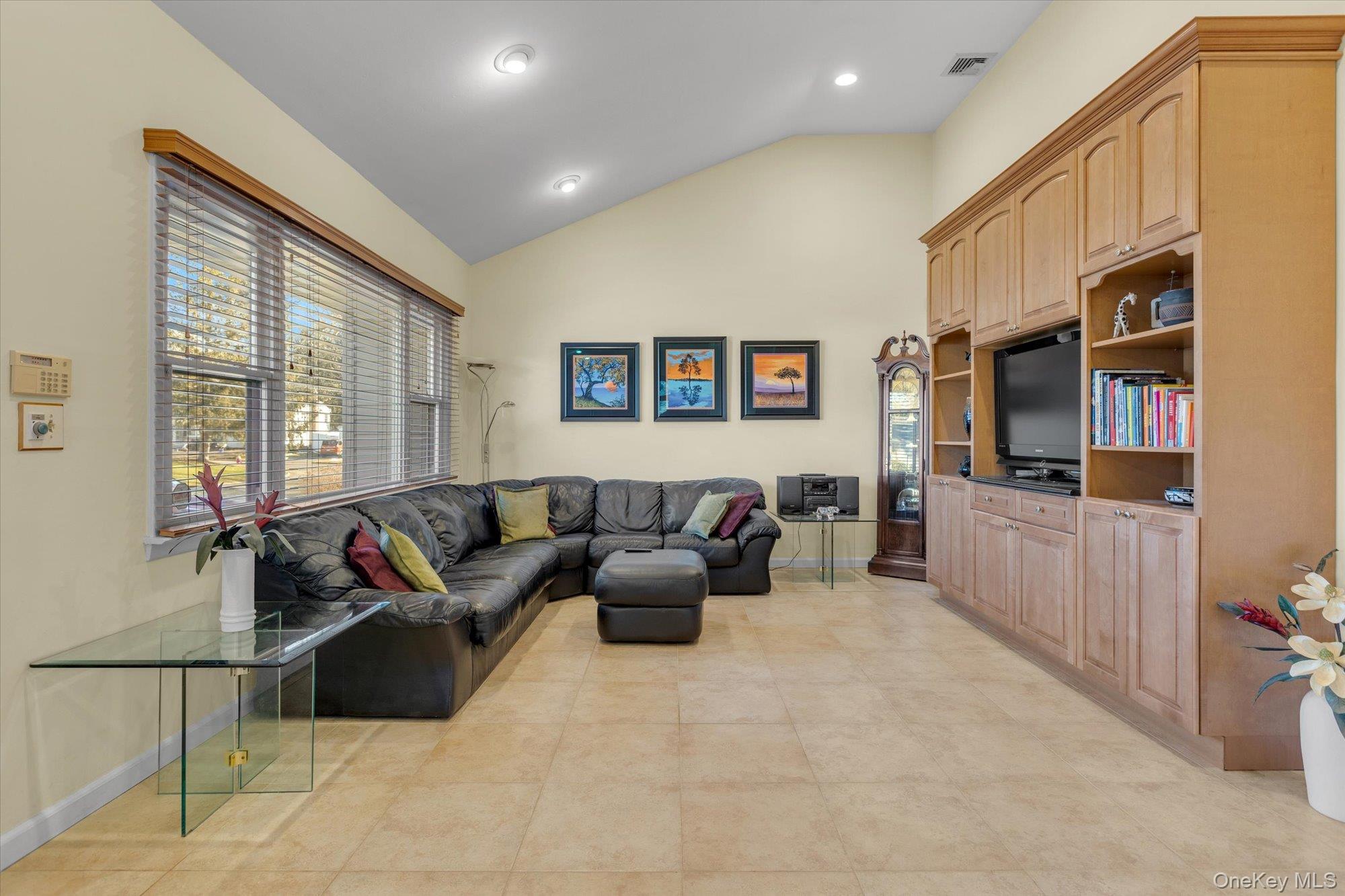 #5 photo, 19 Capitol Place, Саффолк ‖ South Huntington , NY 11746