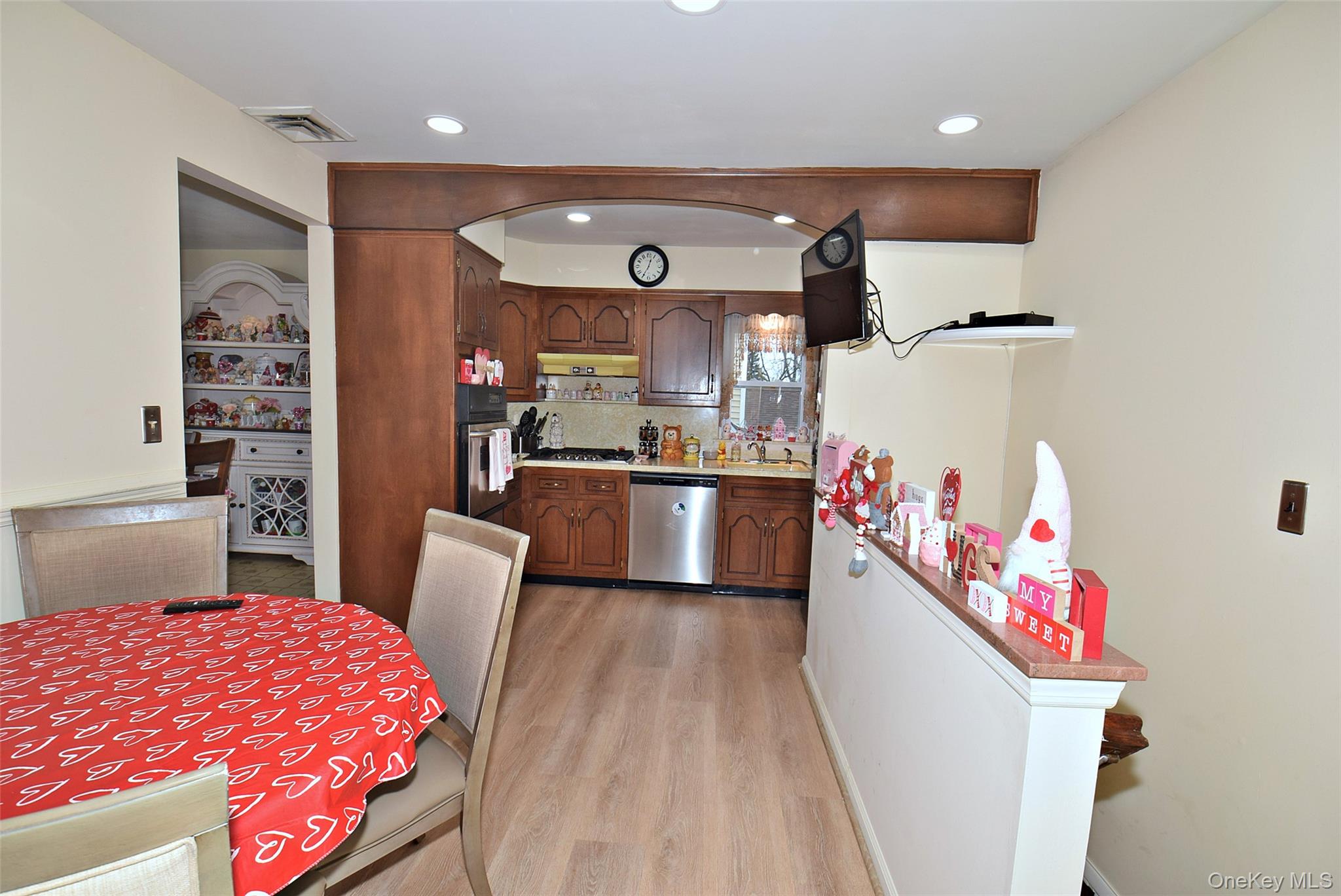 #8 photo, 293 85 Avenue, Floral Park , NY 11001