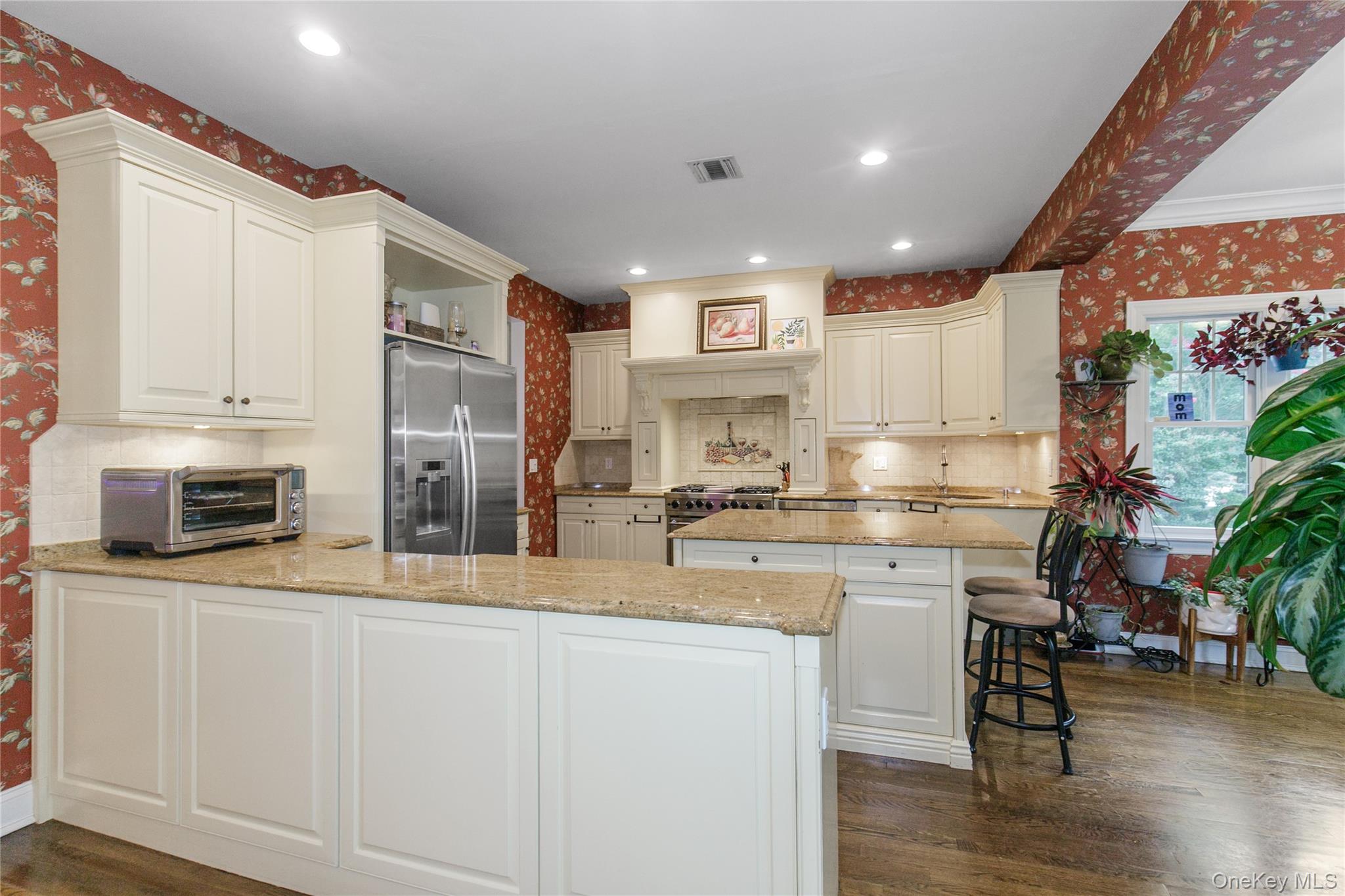 #13 photo, 3 Saint Lawrence Place, Jericho , NY 11753