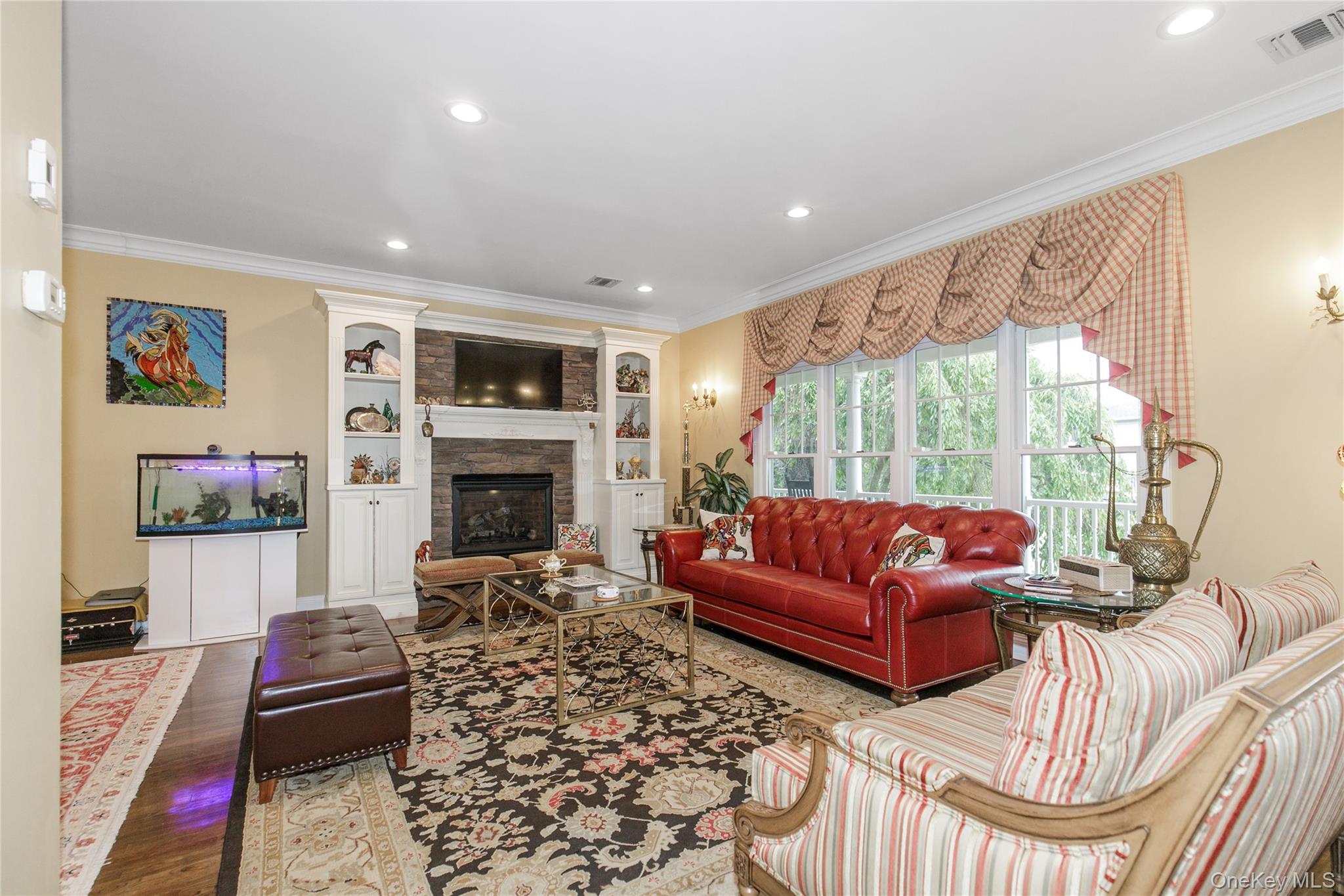 #8 photo, 3 Saint Lawrence Place, Jericho , NY 11753