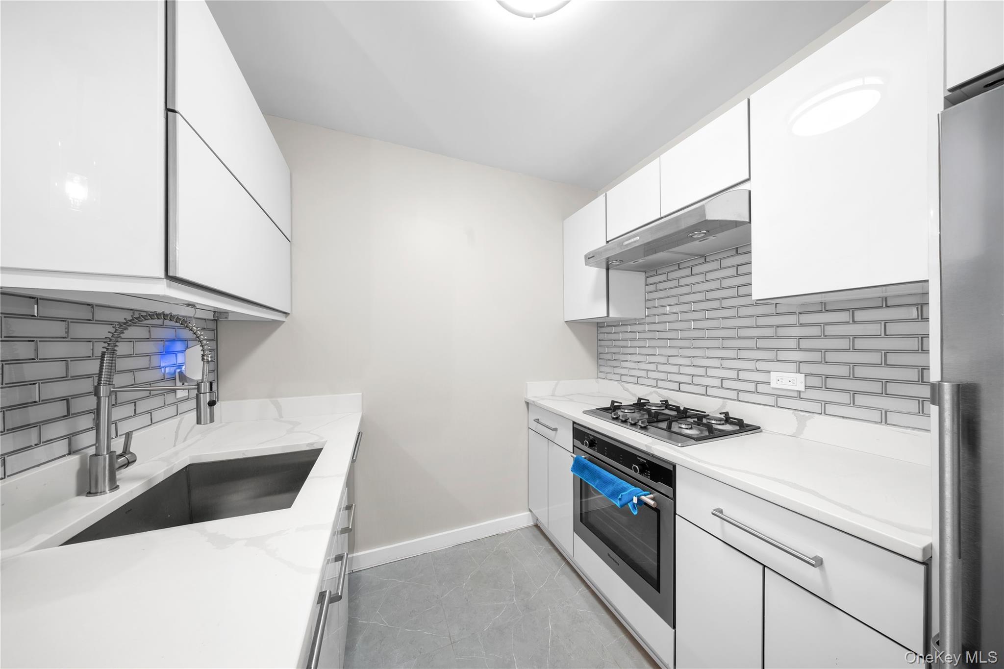 #13 photo, 4-74 48th Avenue, كوينز Long Island City , NY 11109