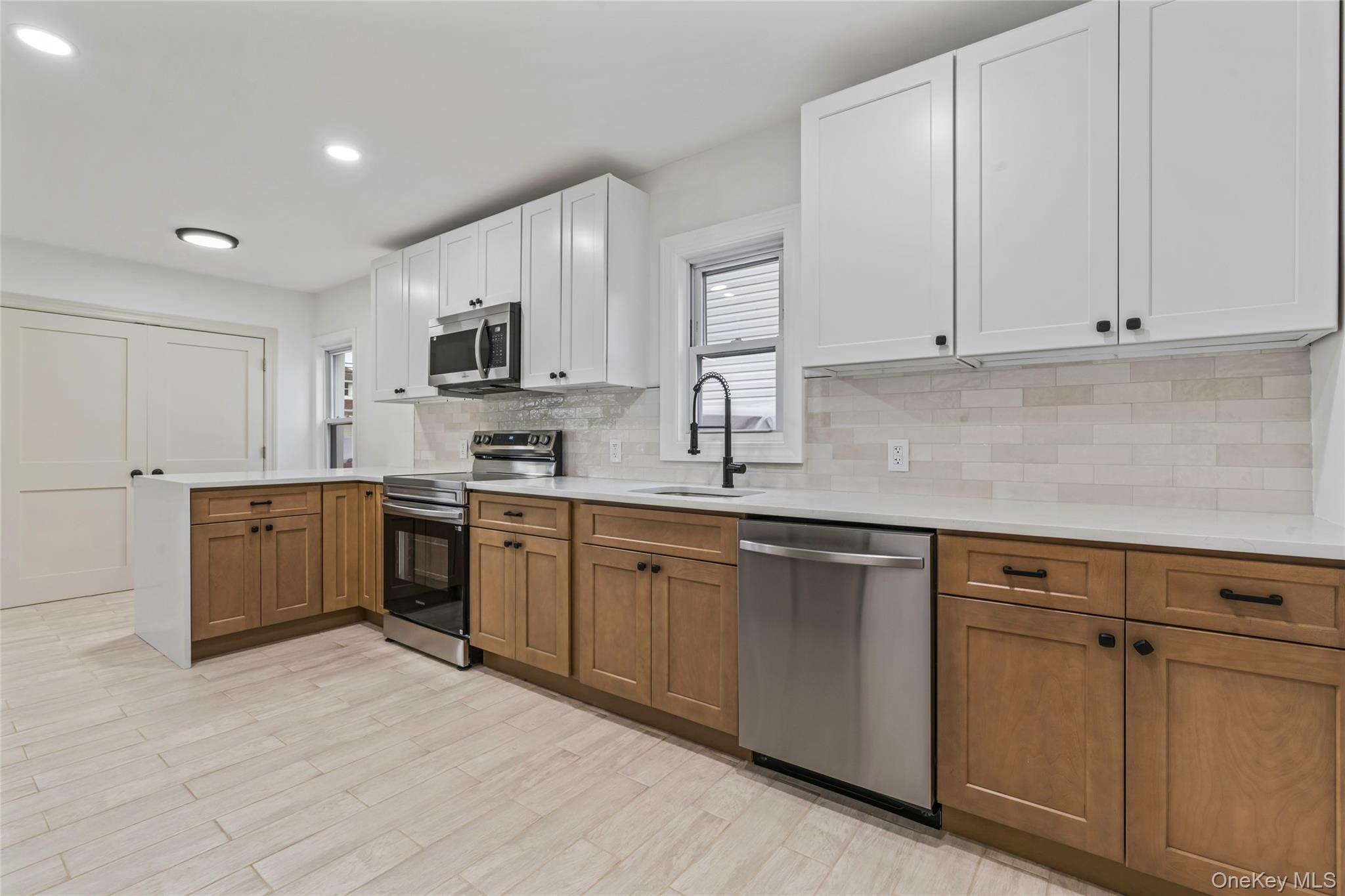 #3 photo, 3322 Parkway Drive, מחוז נסאו Baldwin Harbor , NY 11510