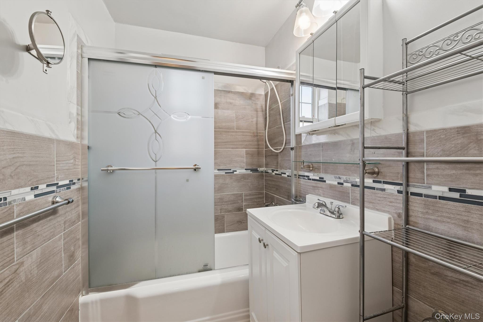 #9 photo, 139-09 84th Drive, Briarwood , NY 11435