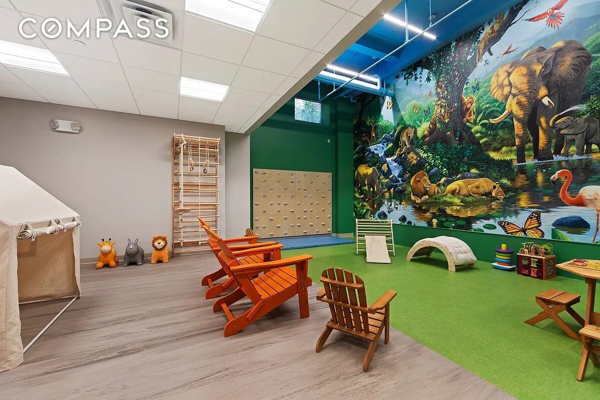 #13 photo, 25 Central Park W, Upper West Side , NY 10023