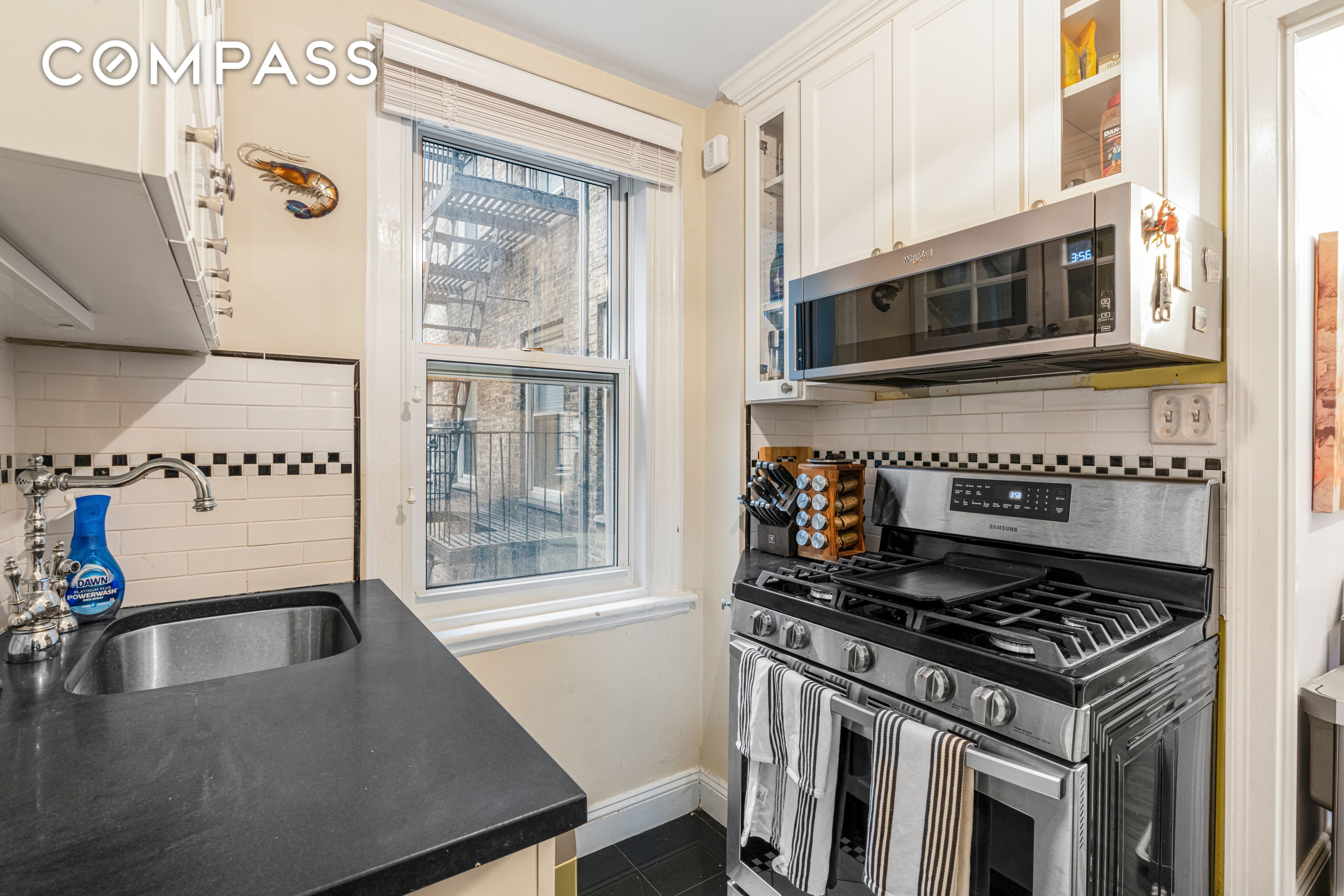 #13 photo, 321 E 43rd Street, Midtown East , NY 10017