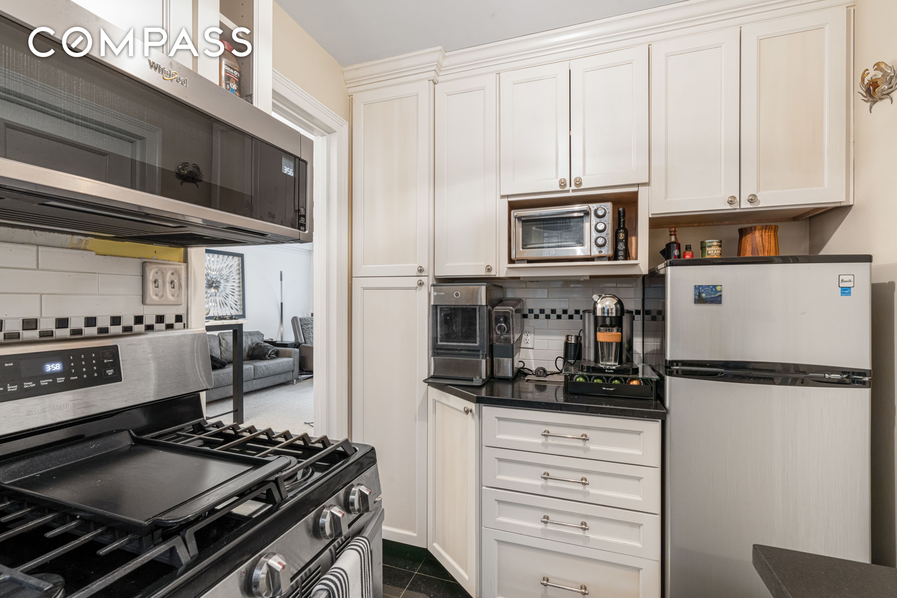 #14 photo, 321 E 43rd Street, Midtown East , NY 10017