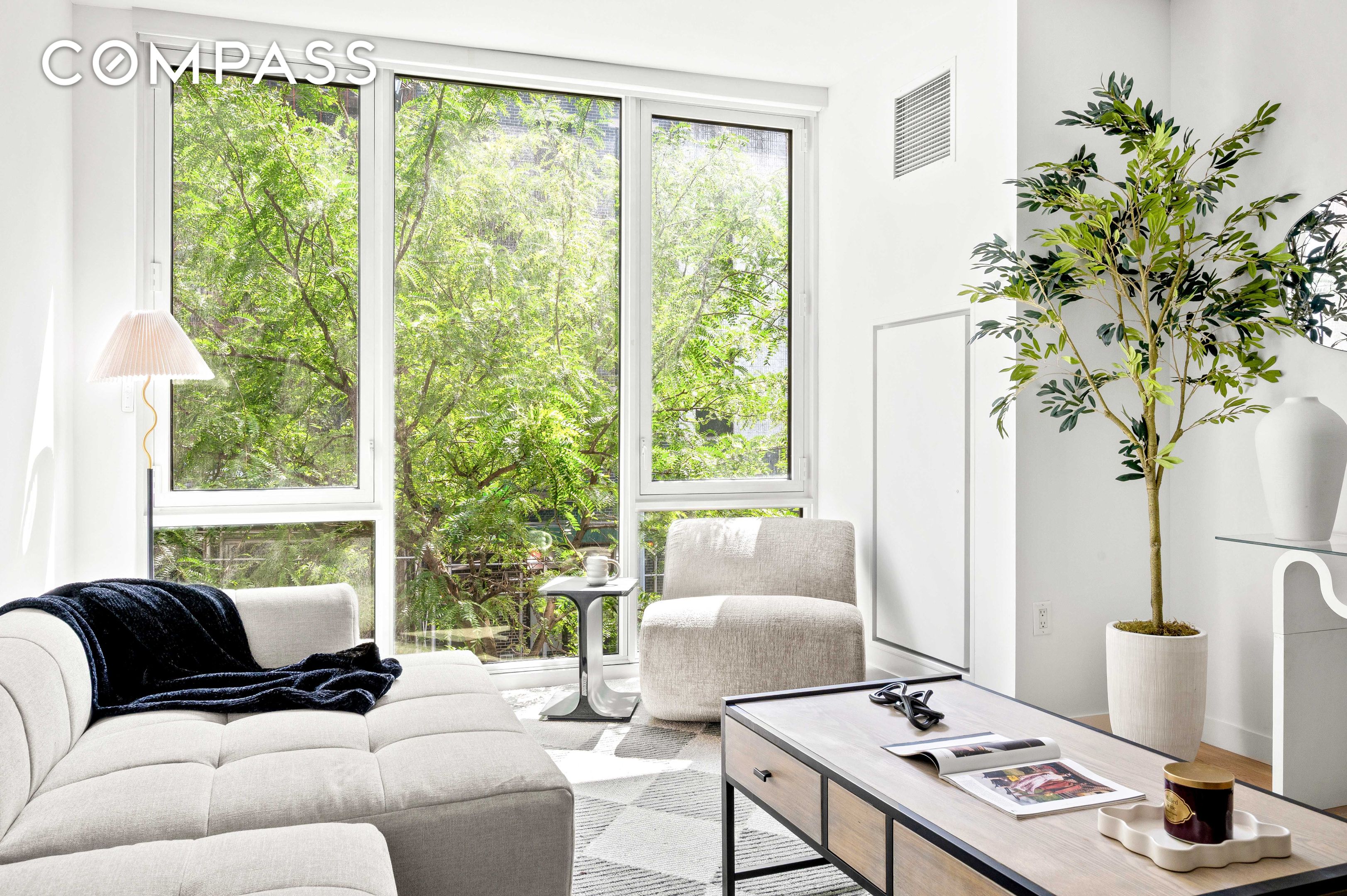 #4 photo, 540 W 49th Street, Hell's Kitchen , NY 10019