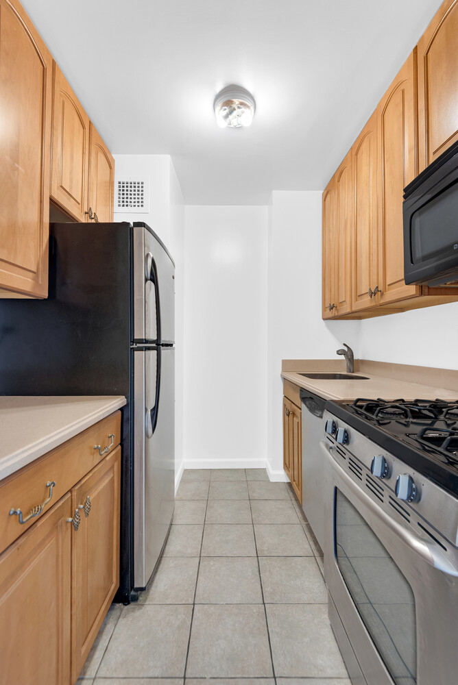 #5 photo, 301 E 79TH Street, Yorkville , NY 10075