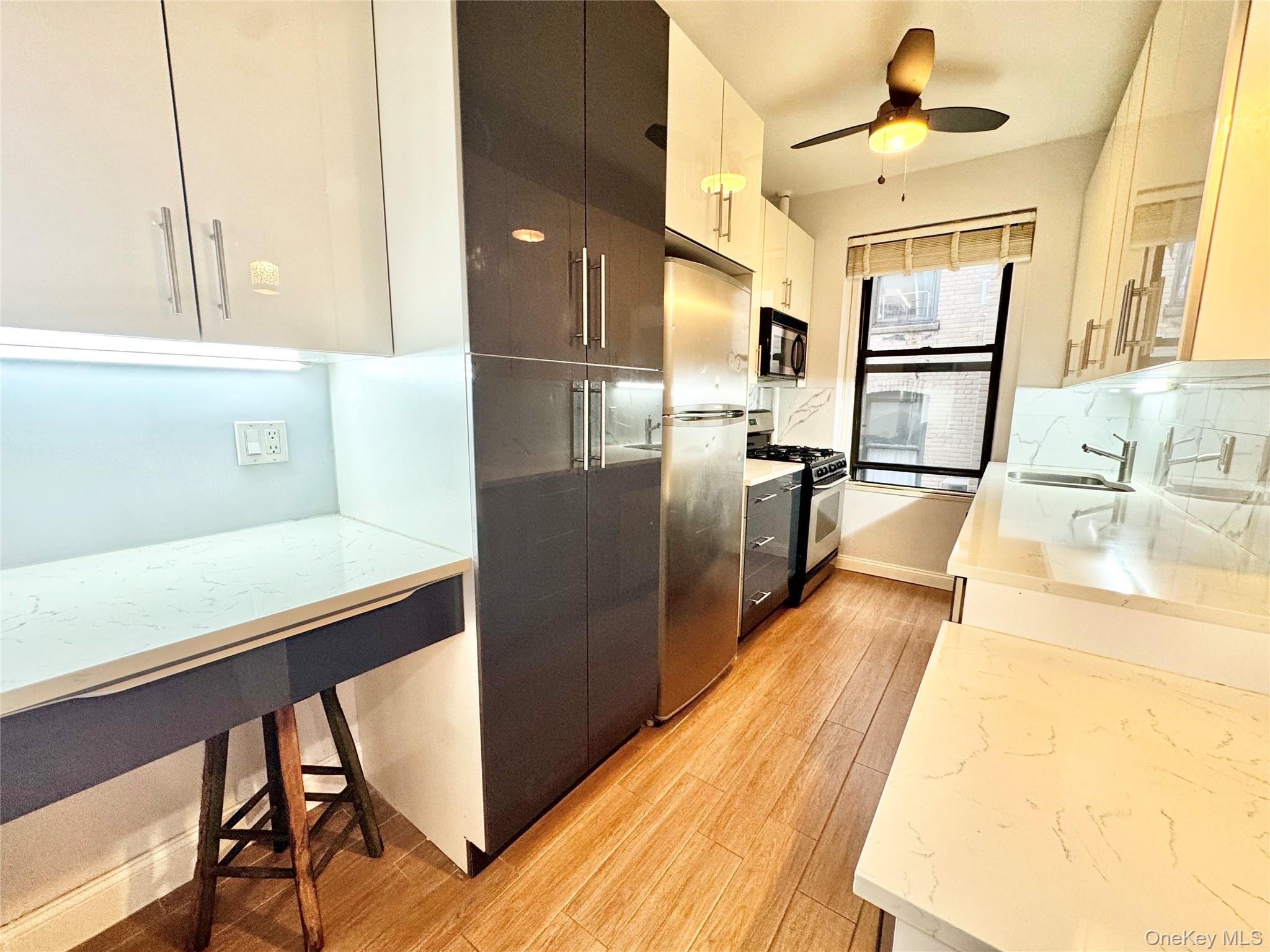 #4 photo, 225 Bennett Avenue, New York (Manhattan) , NY 10040
