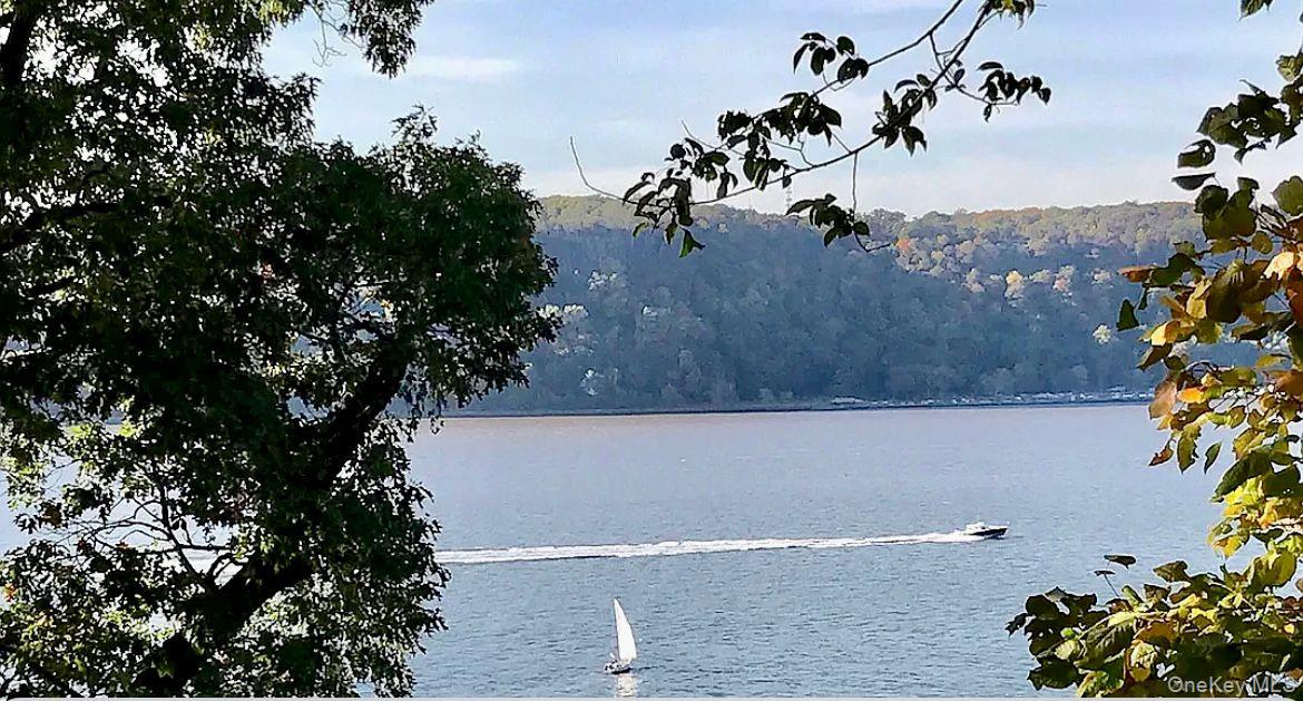 #9 photo, 225 Bennett Avenue, New York (Manhattan) , NY 10040