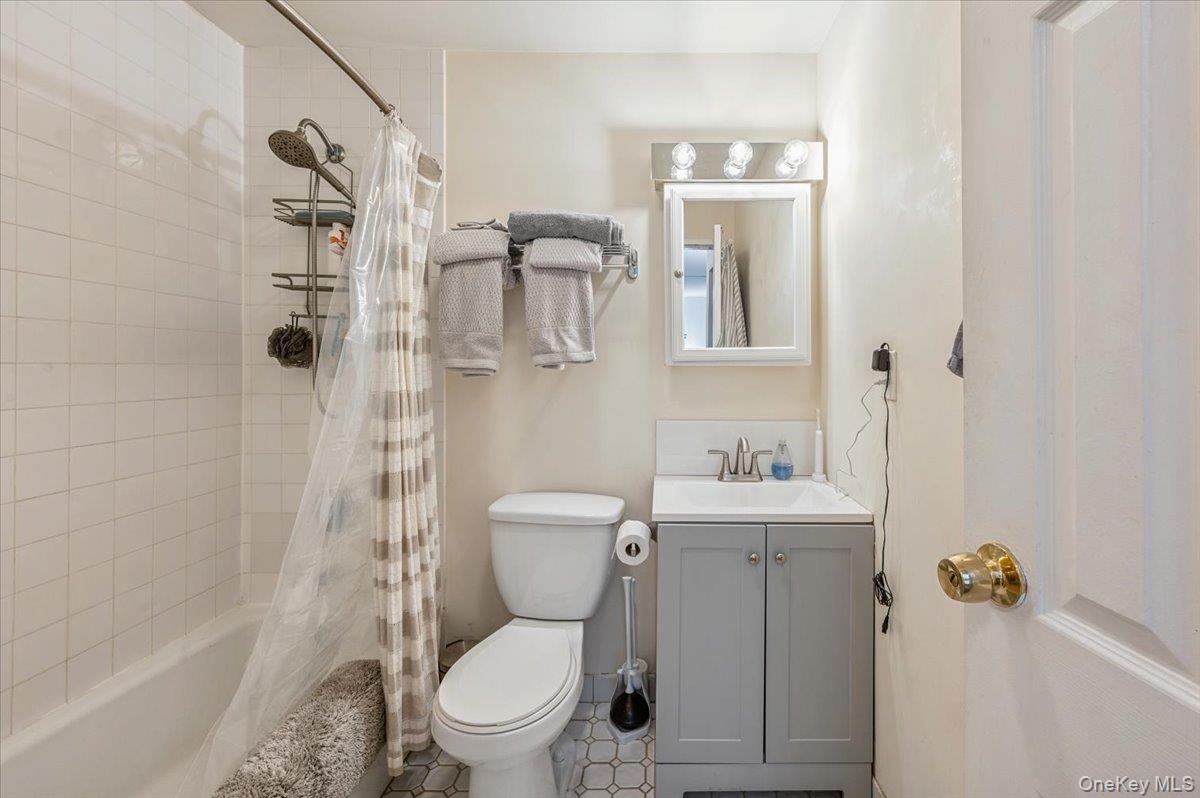 #7 photo, 1250 North Avenue, New Rochelle , NY 10804