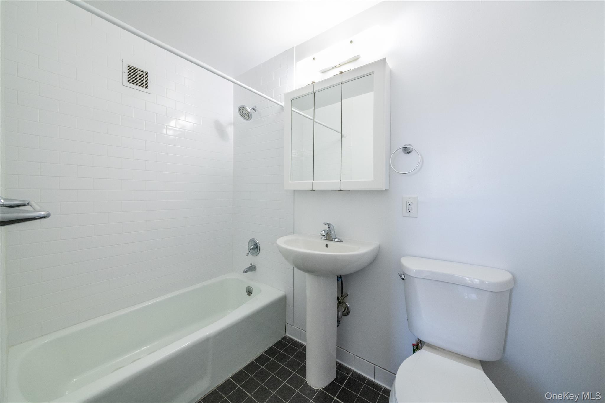 #13 photo, 7 Lake Street, White Plains , NY 10603