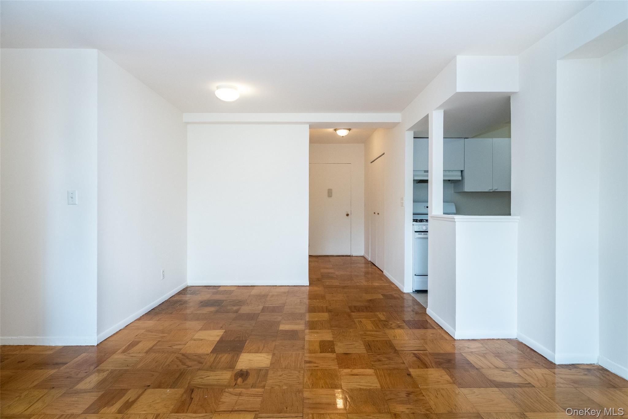 #18 photo, White Plains, White Plains , NY 10604