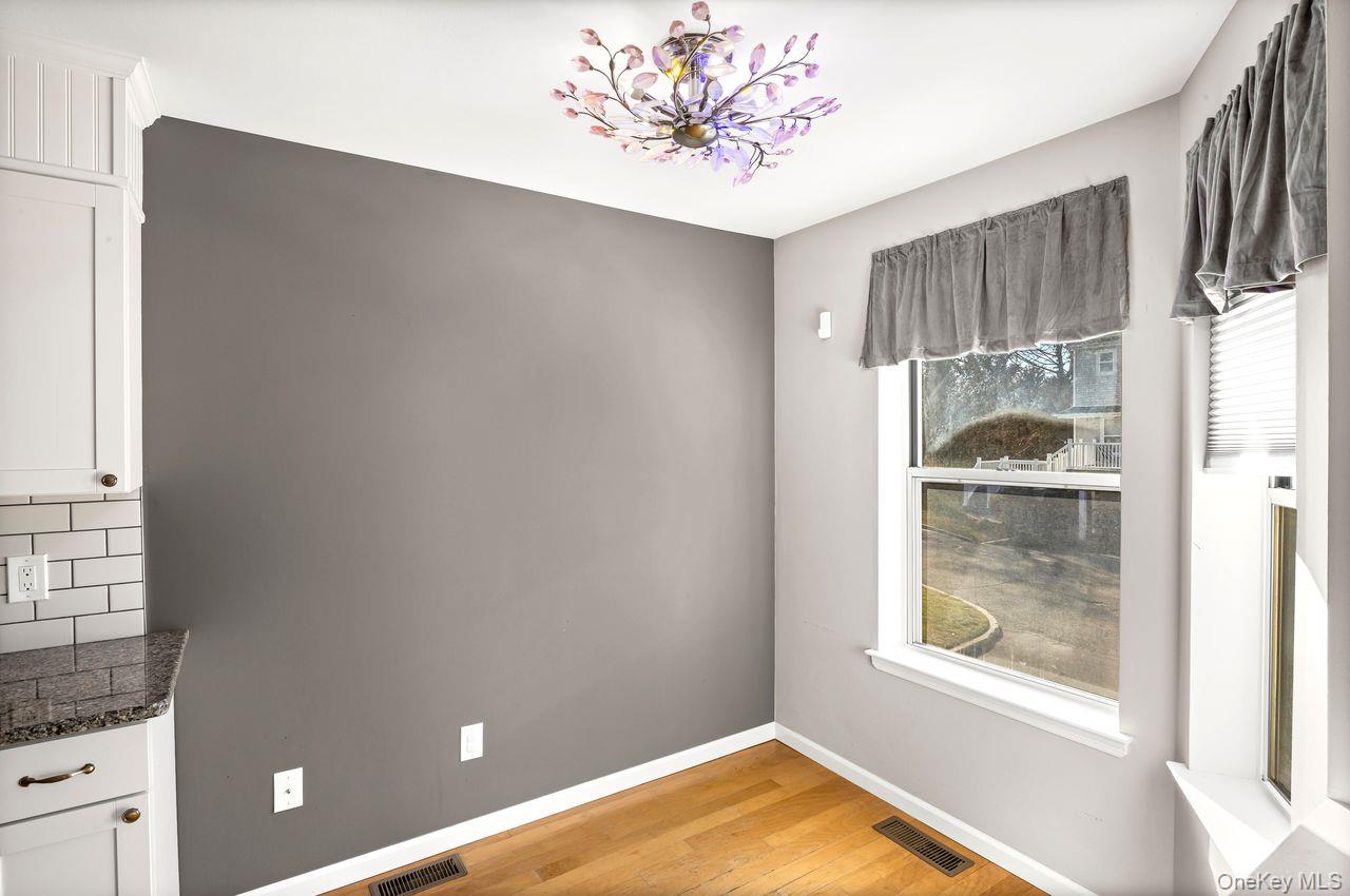 #5 photo, 117 Leeward Lane, Port Jefferson , NY 11777