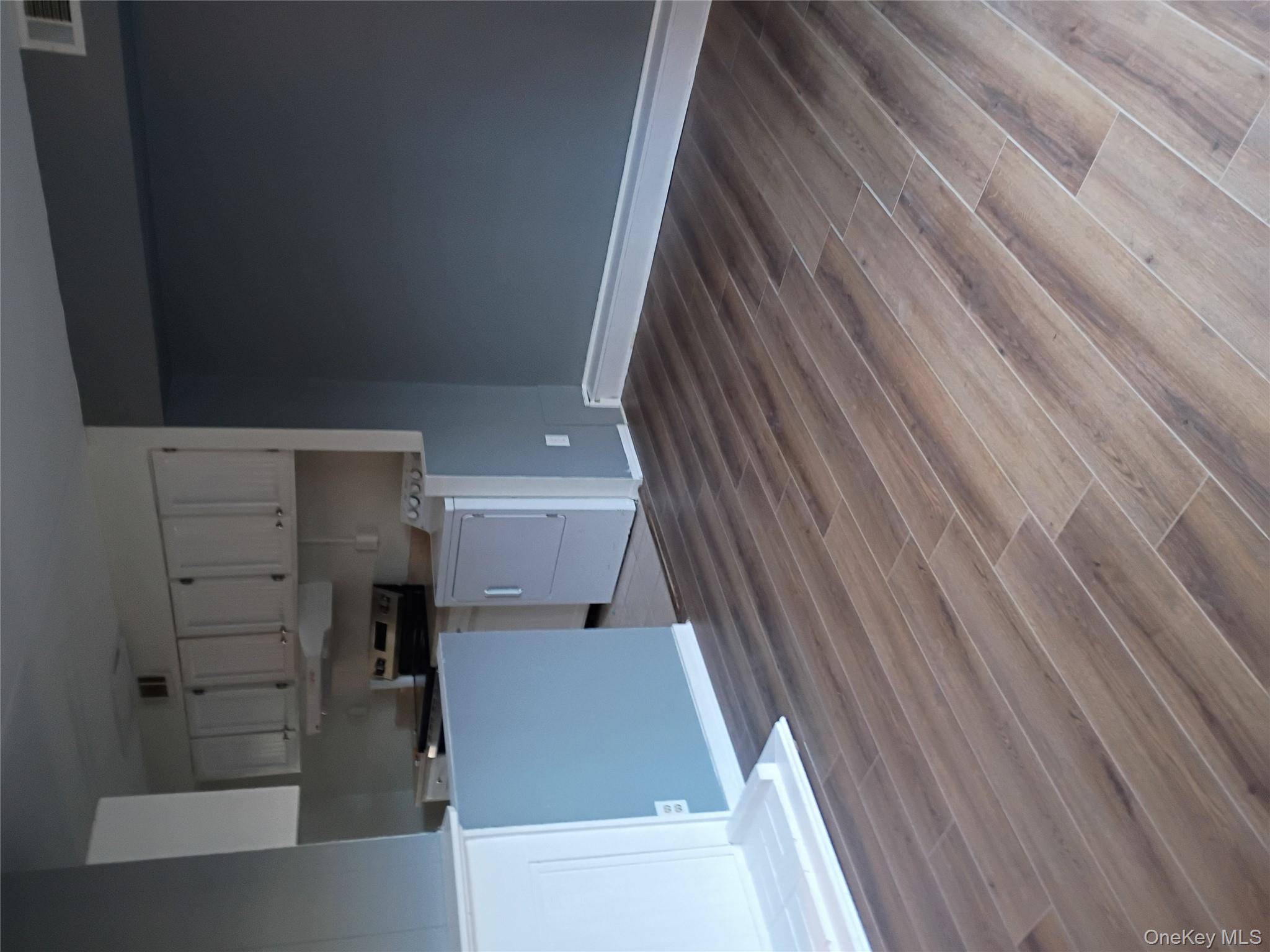 #5 photo, 56 Wooded Court, Саффолк ‖ Calverton , NY 11933