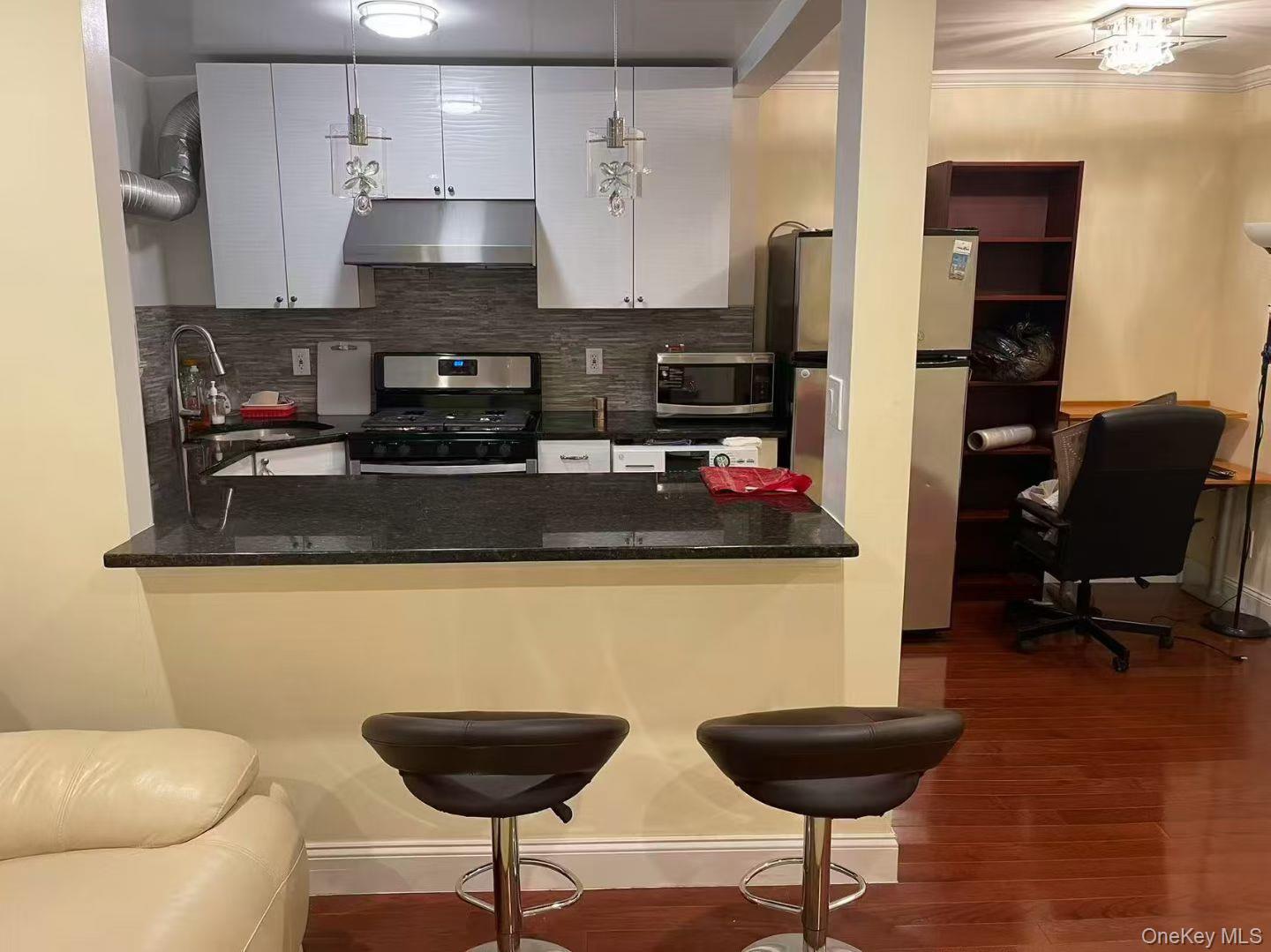 #4 photo, 13645 Jewel Avenue, קווינס Kew Garden Hills , NY 11367