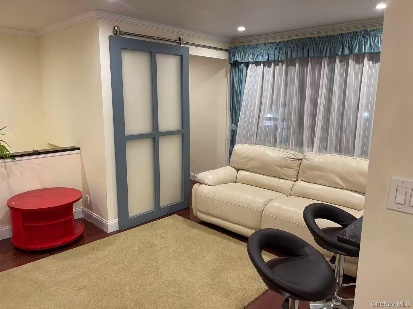 #6 photo, 13645 Jewel Avenue, קווינס Kew Garden Hills , NY 11367